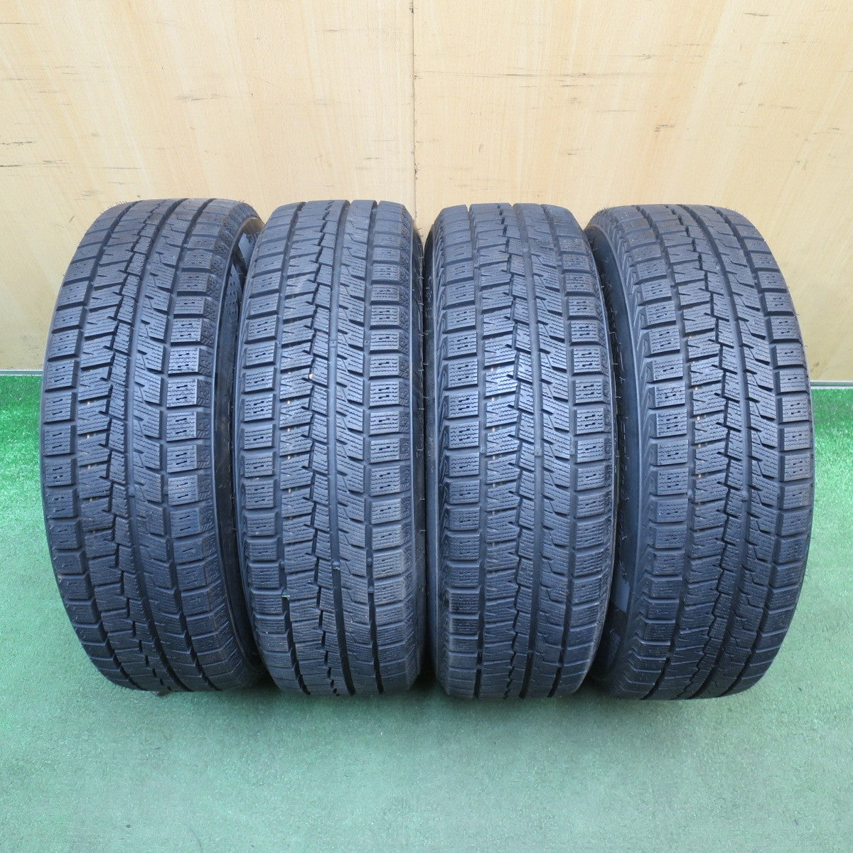 バリ溝！キレイ！ほぼ10分★スタッドレス 175/65R14 クムホ WinterCraft ice Wi61 JOKER ジョーカー 14インチ PCD100/4H★6052002NJス
