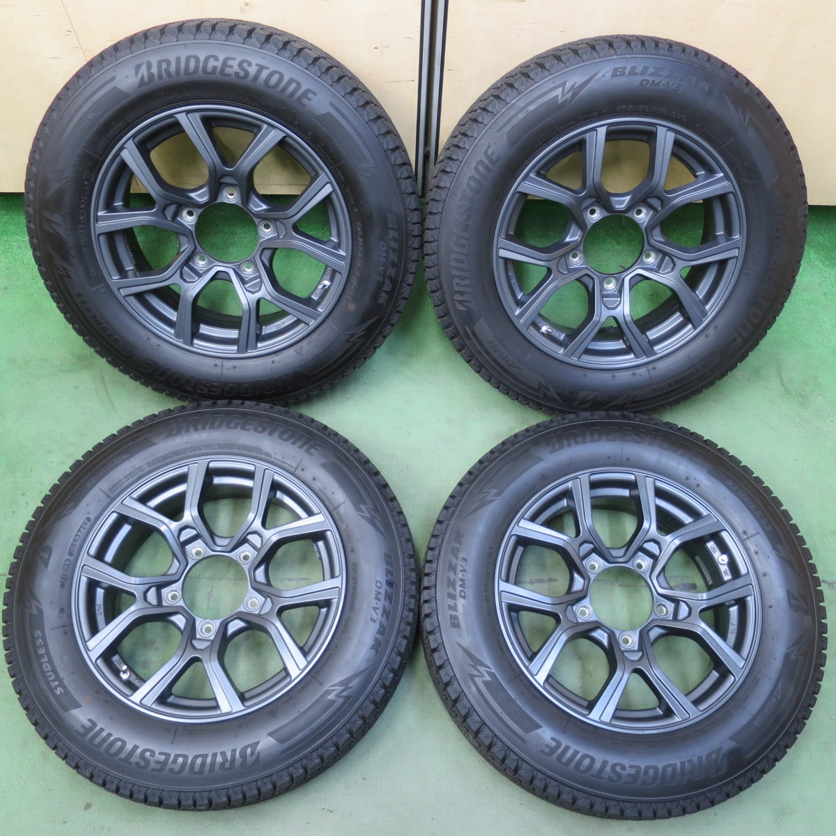 バリ溝！24年！キレイ！9分★スタッドレス 175/80R16 ブリヂストン ブリザック DM-V3 KAZERA H301 カゼラ 16インチ PCD139.7/5H★6060906イス