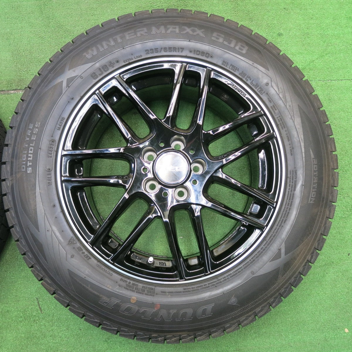 バリ溝！22年！キレイ！9.5分以上★アウディ 等 EURO AFG 235/65R17 スタッドレス ダンロップ ウインターマックス SJ8 SJ8+ 17インチ PCD112/5H★5051204NJス