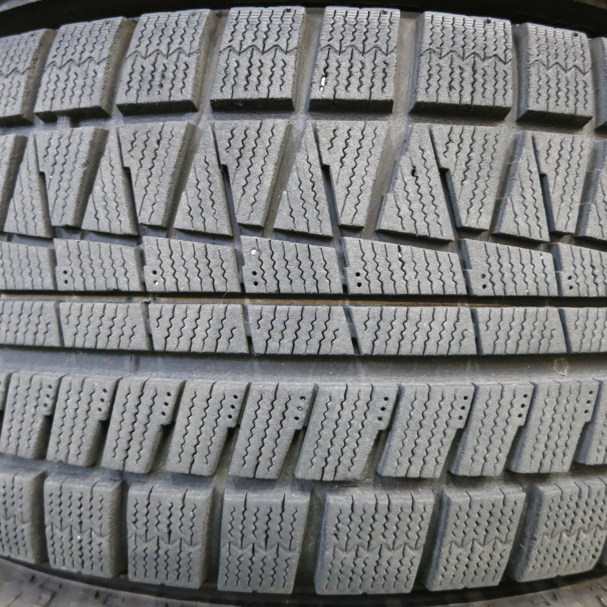 *送料無料* バリ溝！キレイ！9.5分★ベンツ等 BORBET TYPE V MAK 225/55R17 スタッドレス ブリヂストン ブリザック RFT ボルベット PCD112/5H★4041310イス