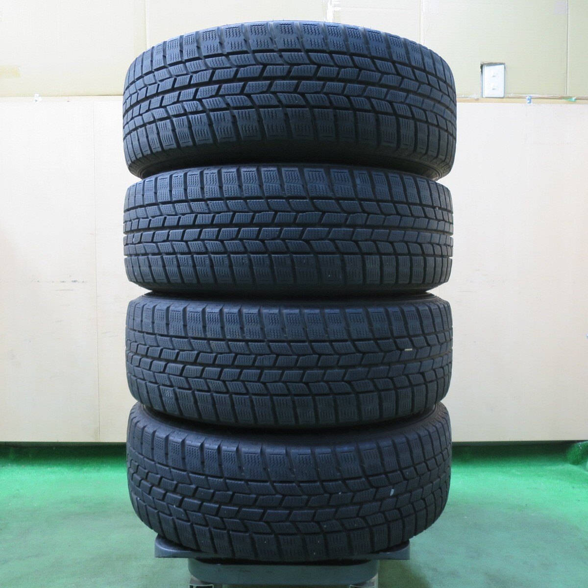 バリ溝！キレイ！8.5分★スタッドレス 215/60R17 グッドイヤー アイスナビ6 ravrion RM01 ラブリオン 17インチ PCD114.3/5H★5012911イス