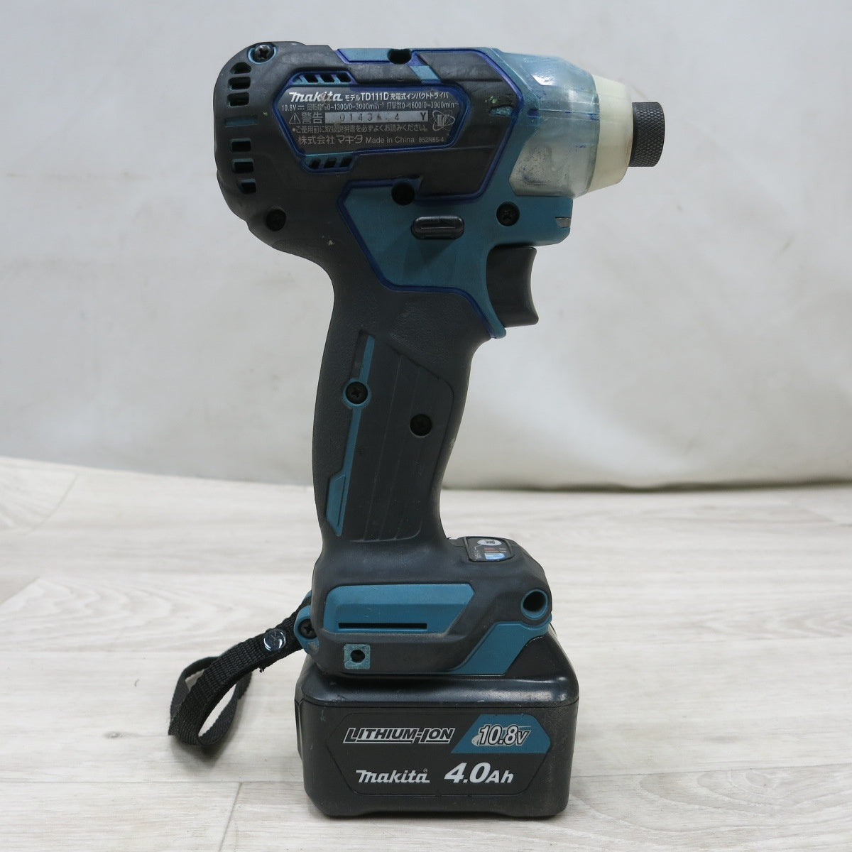 [送料無料] ◆makita マキタ 充電式インパクトドライバ TD111D 10.8V バッテリー付き 電動工具◆
