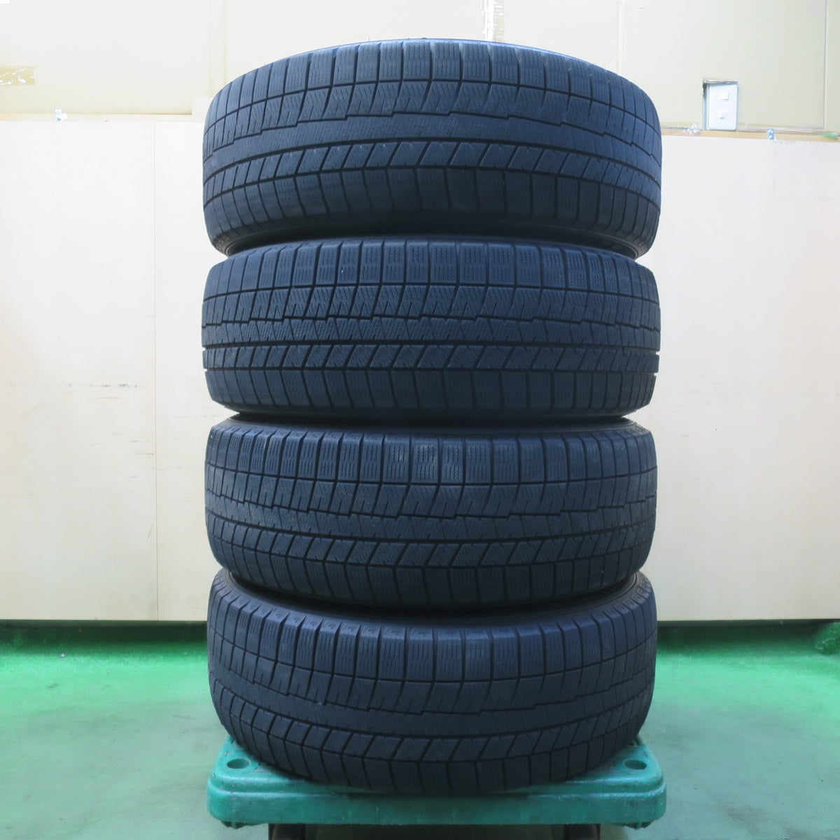 キレイ！21年★スタッドレス 215/55R17 ダンロップ ウインターマックス 03 VIOLENTO ヴィオレント 17インチ PCD114.3/5H★5111109イス