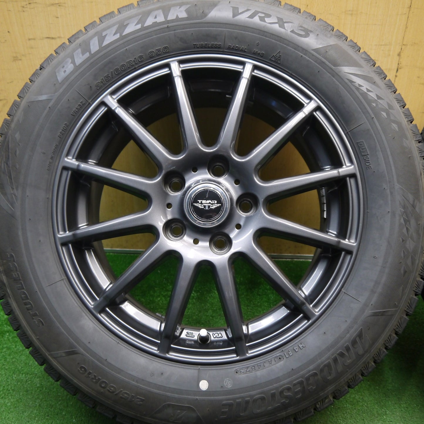 バリ溝！23年！9.5分★スタッドレス 215/60R16 ブリヂストン ブリザック VRX3 TEAD テッド 16インチ PCD114.3/5H★6030207Hス