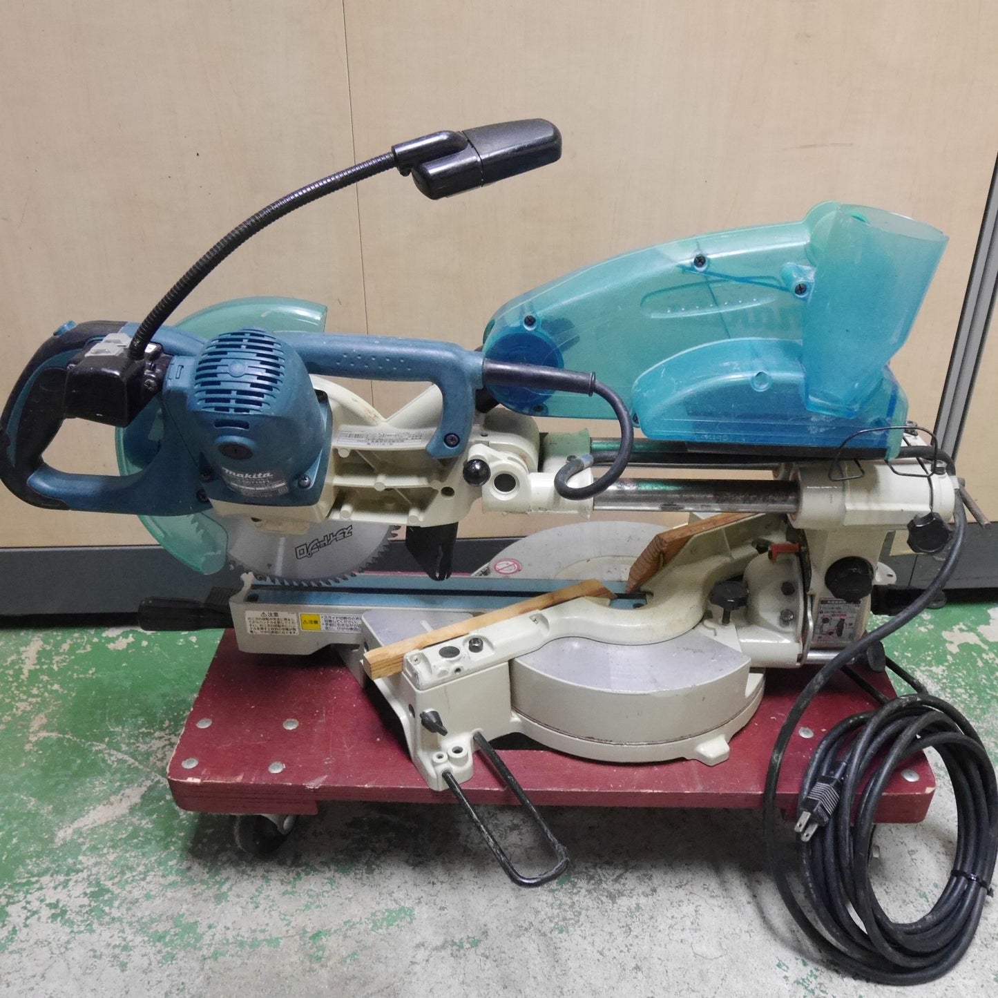 [送料無料] ☆マキタ 190mm スライド マルノコ LS0716FL 電動 工具 切断機 丸のこ 丸鋸 丸ノコ 木工用 makita☆