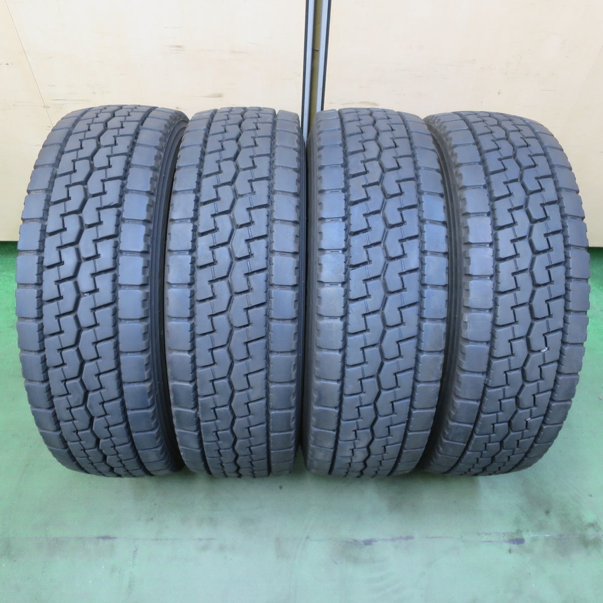 バリ溝！24年！9分★トラック 高荷重 トレーラー 等 タイヤ 235/70R17.5 136/134J トーヨー M626 オールシーズン ミックス 17.5インチ★6072906イスタ