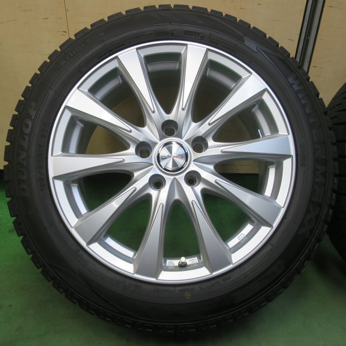 バリ溝！23年！キレイ！9.5分★スタッドレス 195/60R17 ダンロップ ウインターマックス WM02 JOKER ジョーカー 17インチ PCD114.3/5H★6050801イス