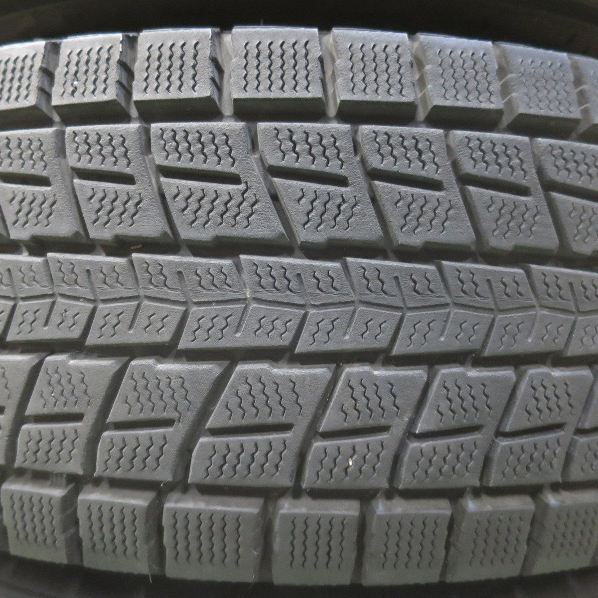 バリ溝！22年！9.5分★スタッドレス 225/70R16 ダンロップ ウインターマックス SJ8 SJ8+ E sprine 社外 アルミ 16インチ PCD114.3/5H★6041604イス
