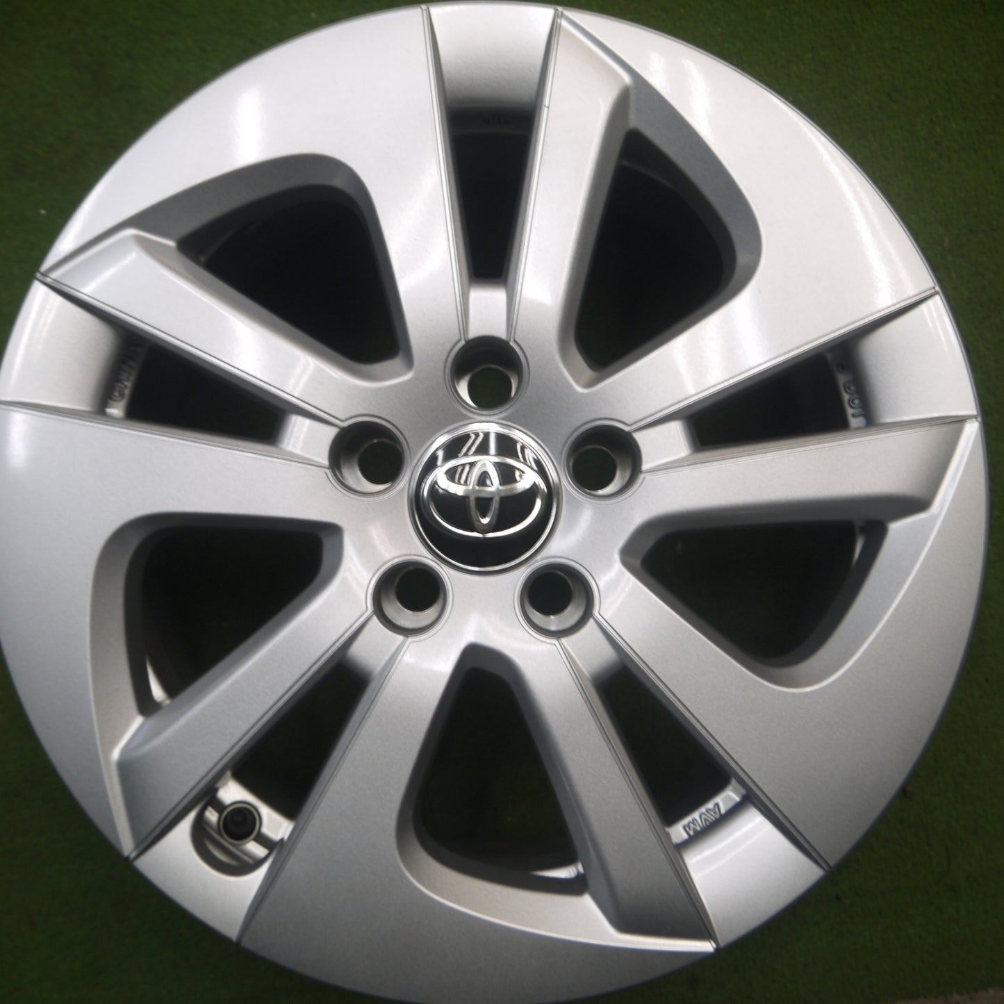 *送料無料* 新車外し★トヨタ 50系 プリウス 純正 ホイール 15インチ 15×6.5J PCD100/5H★4062401Hホ