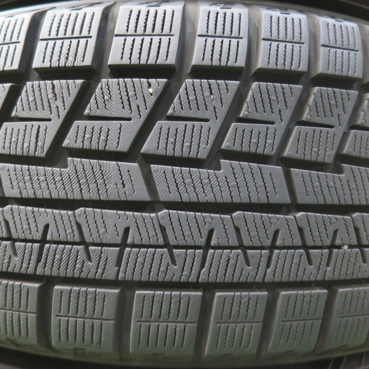 [送料無料] 超バリ溝！21年！キレイ！ほぼ10分★スタッドレス 225/60R17 ヨコハマ アイスガード iG60 WAREN ヴァーレン 17インチ PCD114.3/5H★4112301イス