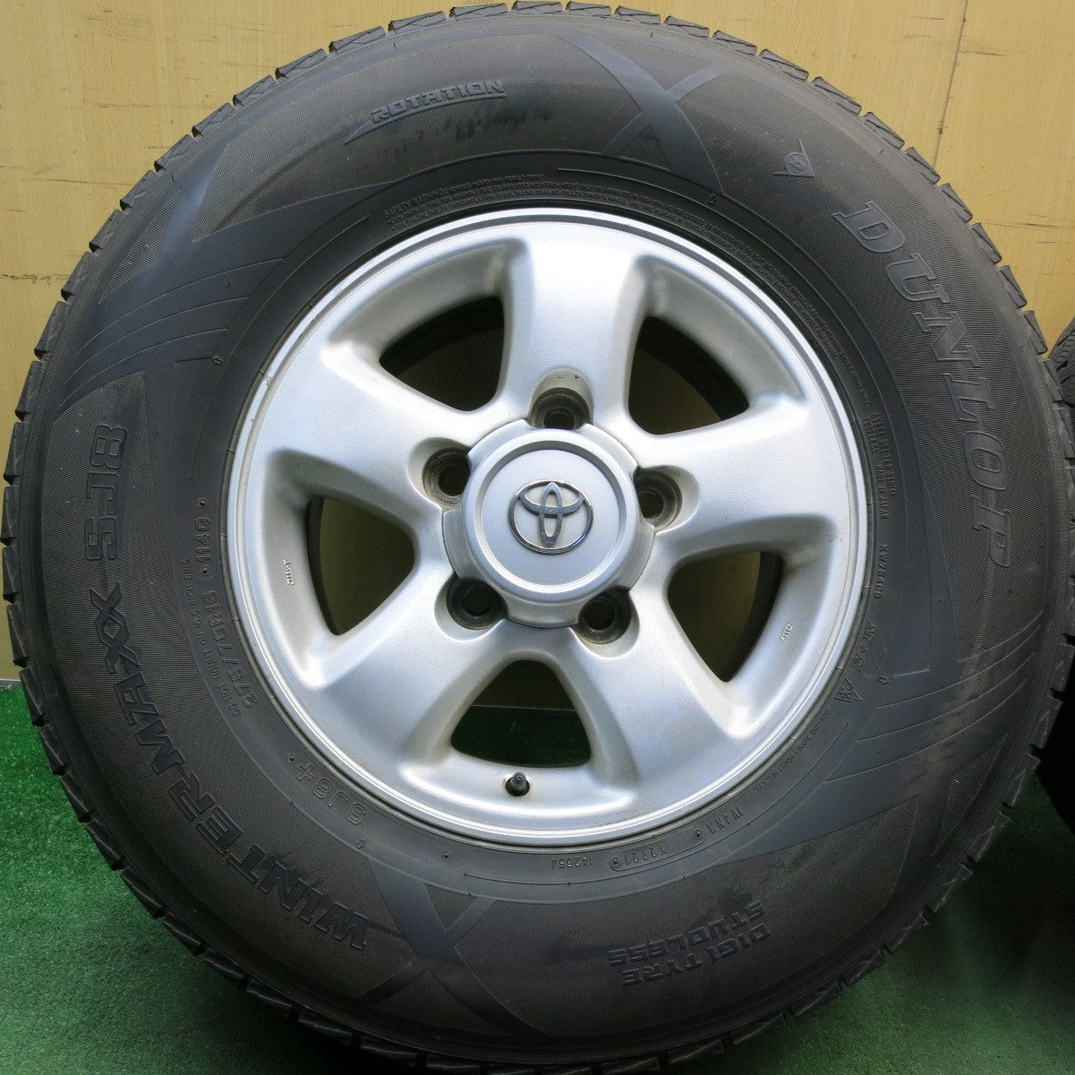バリ溝！8.5分★トヨタ ランクル 100 純正 275/70R16 スタッドレス ダンロップ ウインターマックス SJ8 SJ8+ 16インチ PCD150/5H★6053109HAス