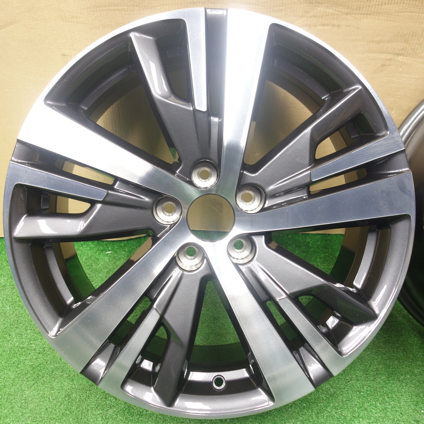 新車外し！2本★プジョー 3008 5008 純正 ホイール 18インチ 18×7.5J PEUGEOT PCD108/5H グレー★6010802KTホ