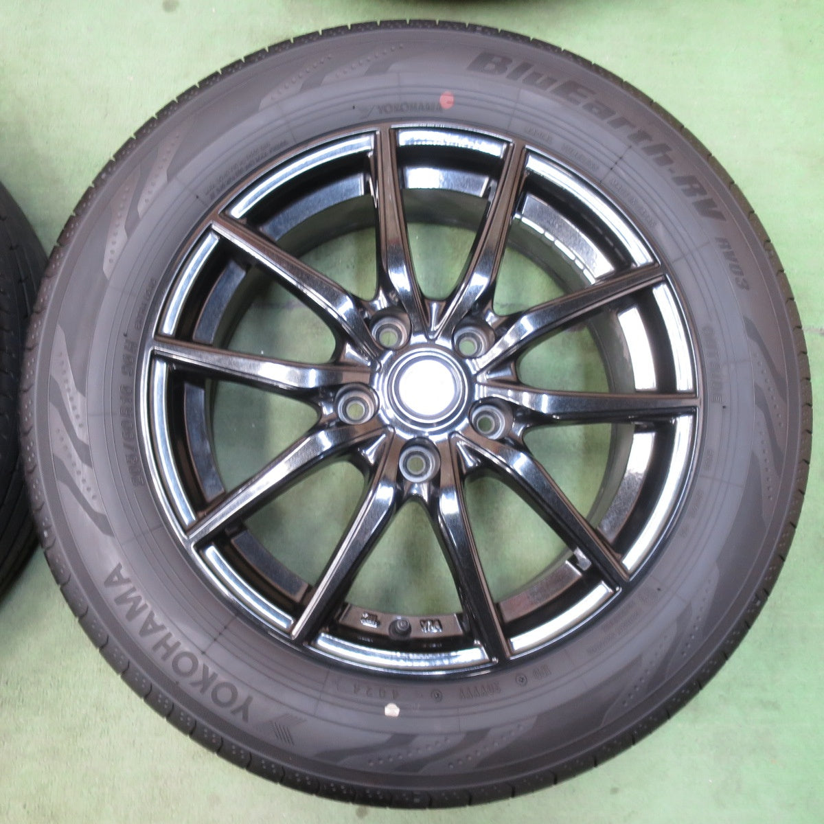 バリ溝！24年！キレイ！9.5分★205/60R16 ヨコハマ BluEarth-RV RV03 G.speed Gスピード ブルーアース 16インチ PCD114.3/5H★6010916イノ