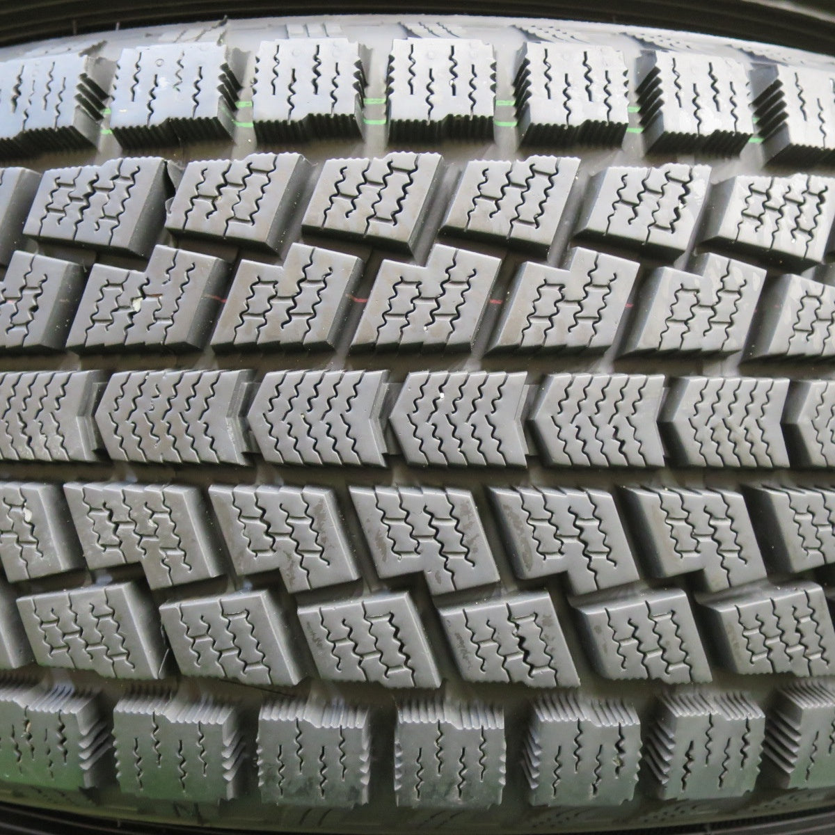 *送料無料* バリ溝！キレイ！9.5分★スタッドレス 225/65R17 ハンコック Dynapro i*cept SCHNEIDER シュナイダー 17インチ PCD114.3/5H★4082405イス