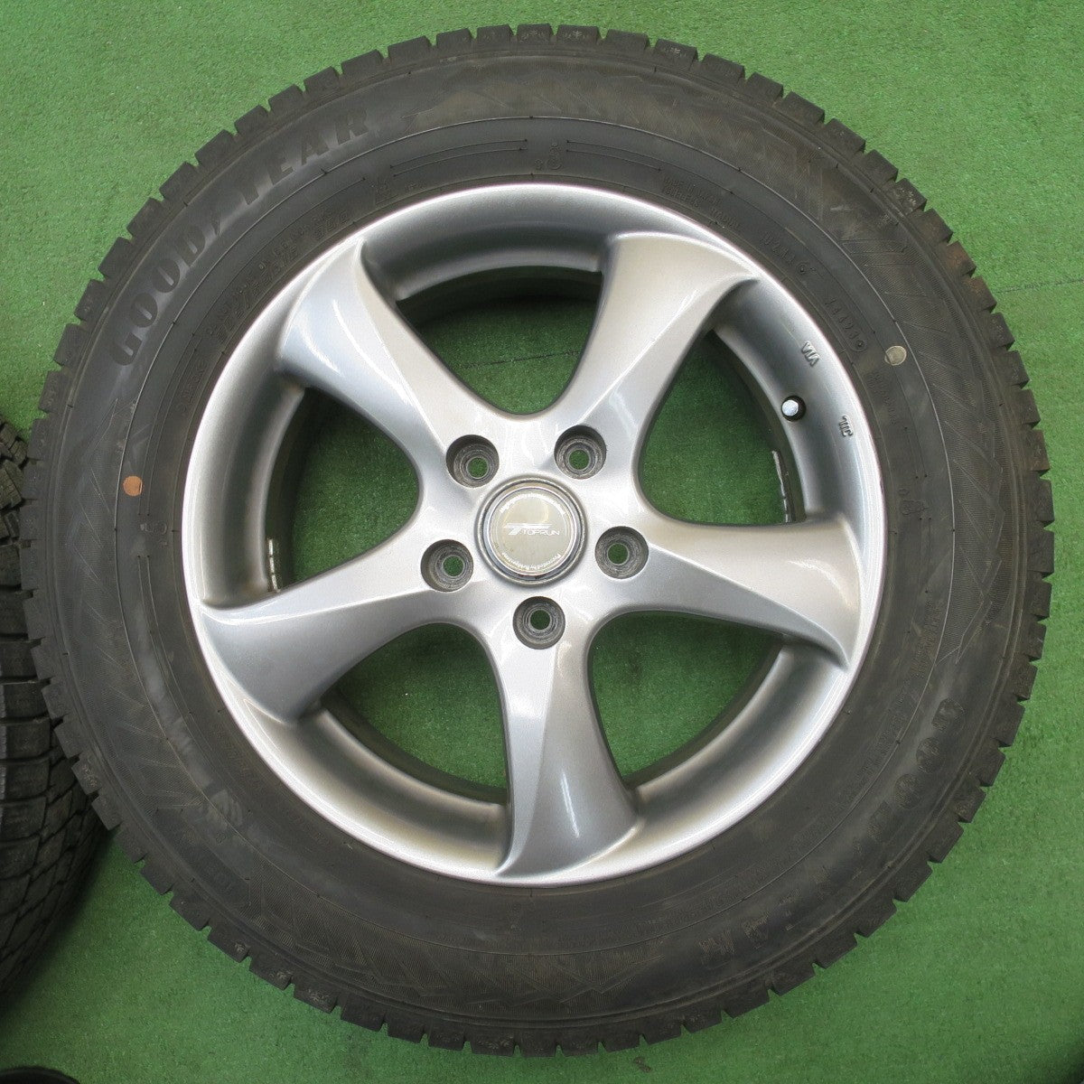 バリ溝！23年！キレイ！9分★スタッドレス 205/65R16 グッドイヤー アイスナビ8 TOPRUN トップラン 16インチ PCD114.3/5H★6021202NJス