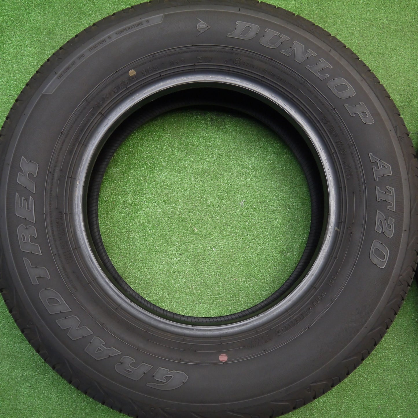 バリ溝！24年！8.5分★195/80R15 ダンロップ AT20 グラントレック 15インチ タイヤ ジムニー シエラ ハイエース 等★5111011Hノタ