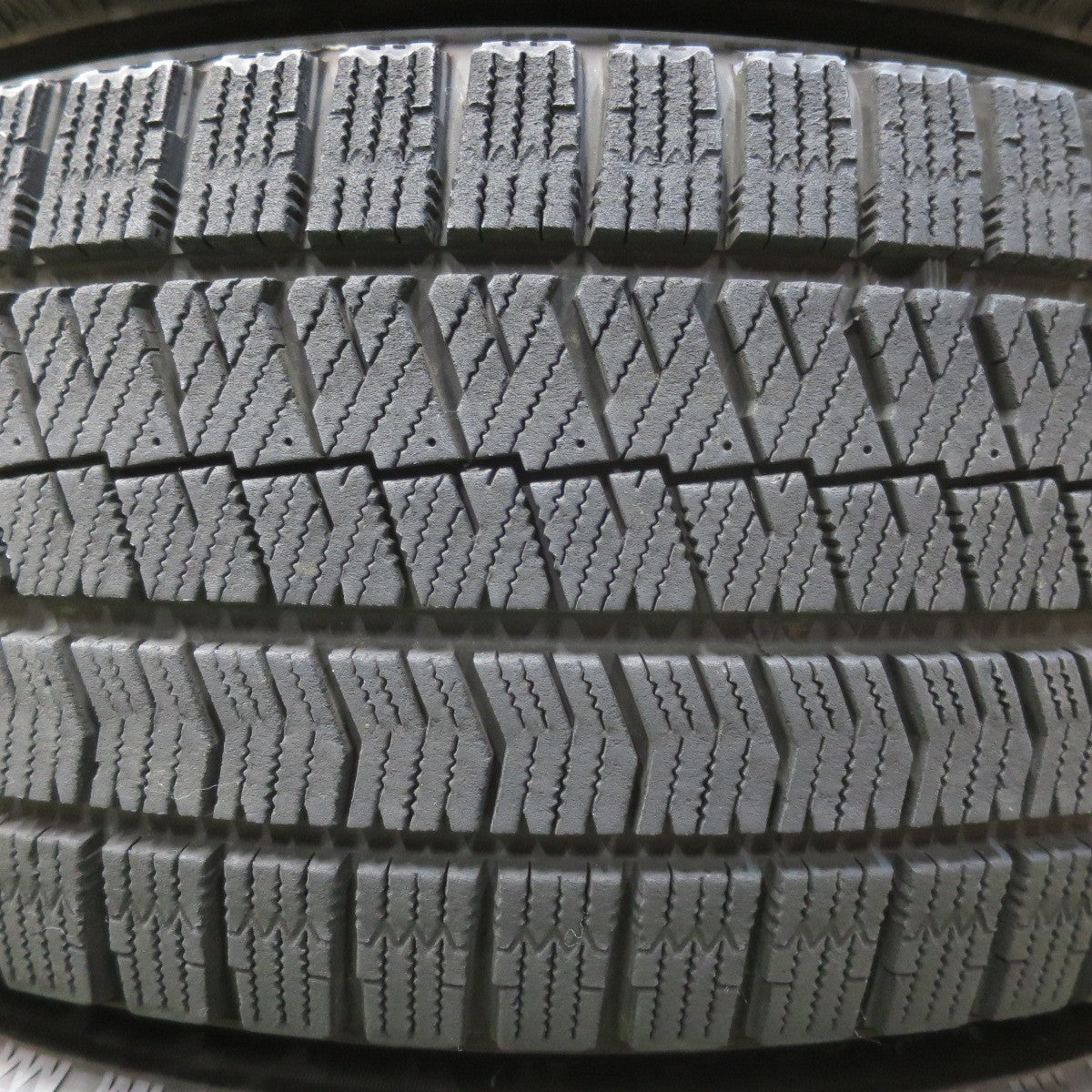 バリ溝！キレイ！9.5分★プジョー 等 EURO AFG 215/55R17 スタッドレス ブリヂストン ブリザック VRX2 ユーロ 17インチ PCD108/5H★5112814イス