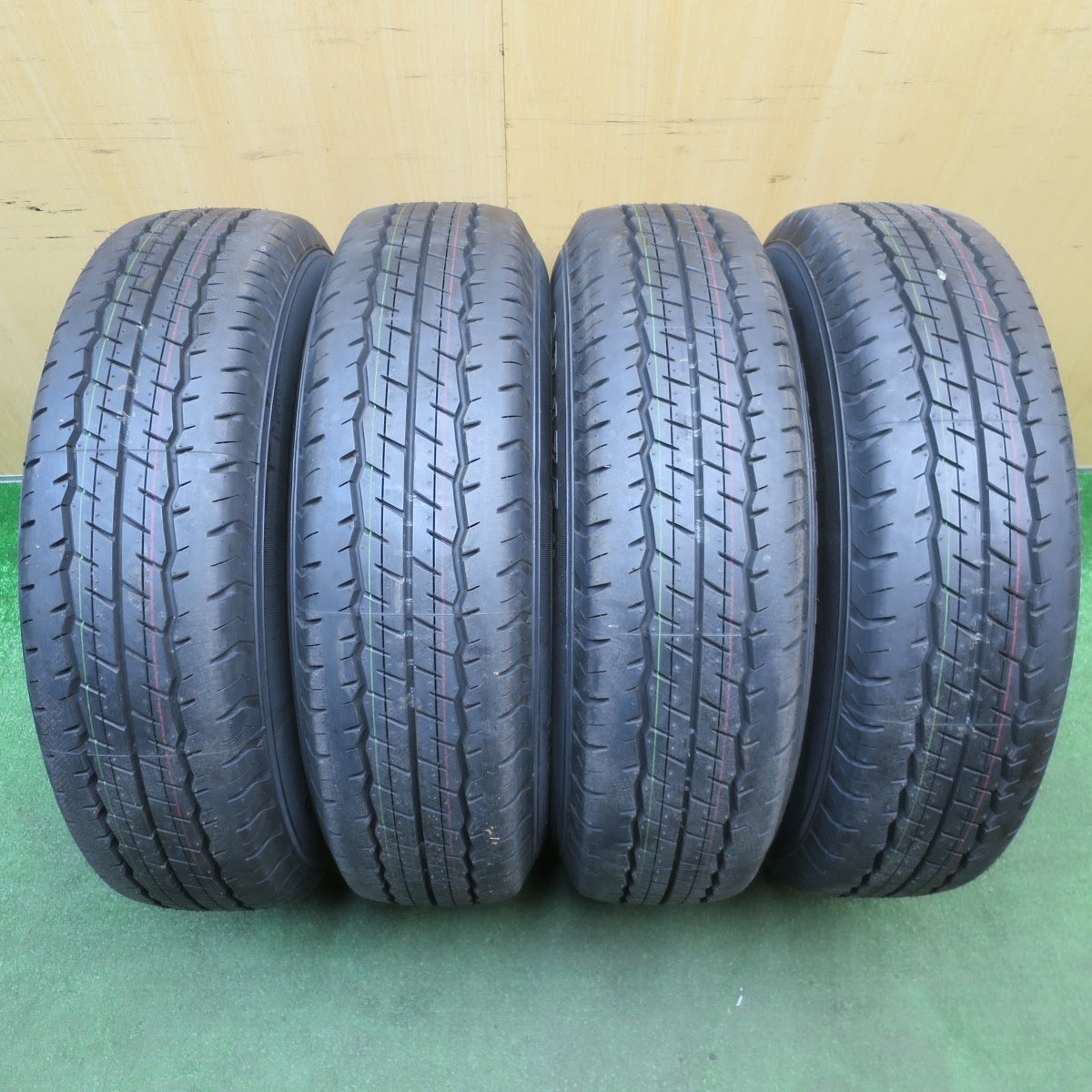 新車外し！25年★トヨタ 200系 ハイエース 純正 スチール 195/80R15 107/105S ダンロップ SP175N 15インチ PCD139.7/6H★6021702NJノ