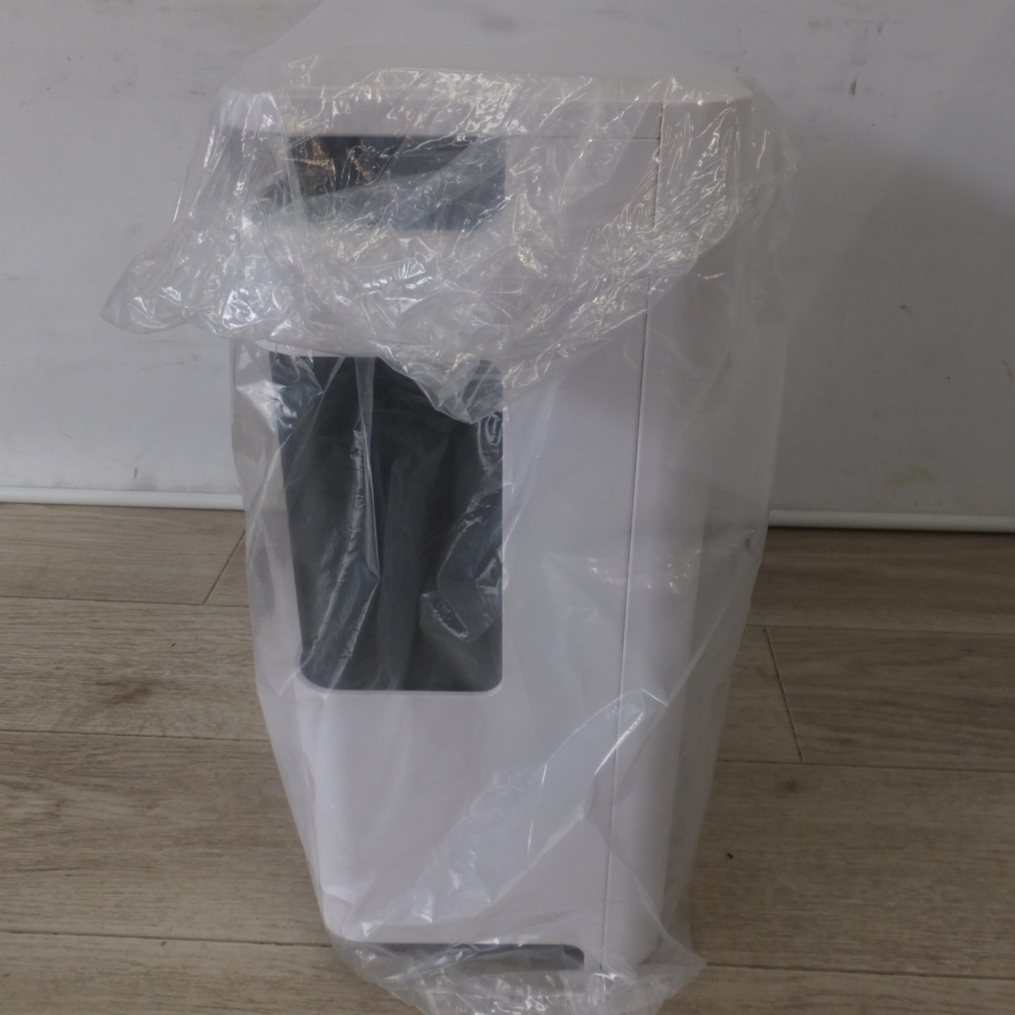 ●複数在庫有●[送料無料] 未使用★SANKA 2023年製 スチーム式加湿器 Steam Humidifier SSH-4000WH　AC100V　50/60Hz 350W★