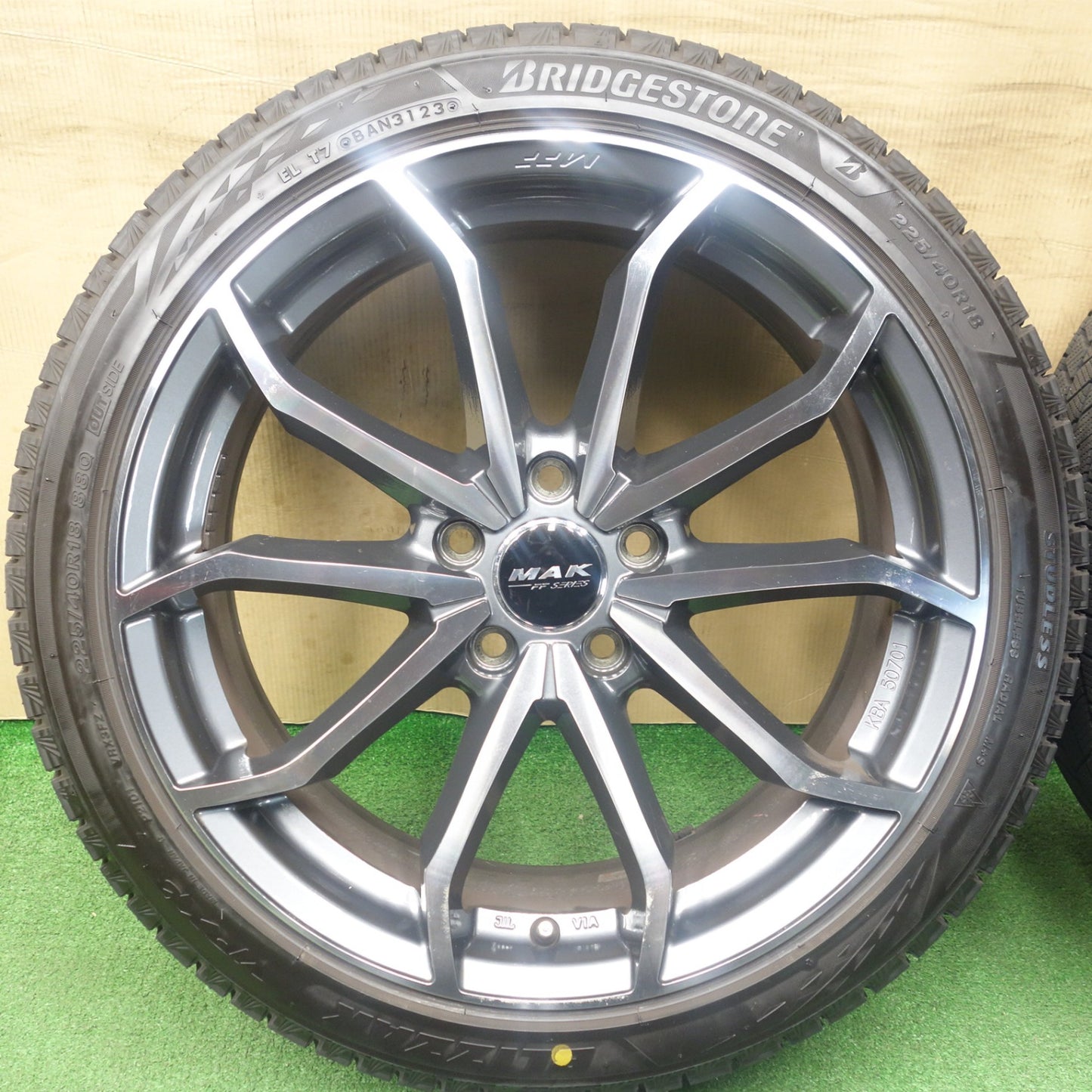 バリ溝！23年！9.5分★アウディ ワーゲン 等 MAK LOWE FF 225/40R18 スタッドレス ブリヂストン ブリザック VRX3 レーベ 18インチ PCD112/5H★6020904KTス