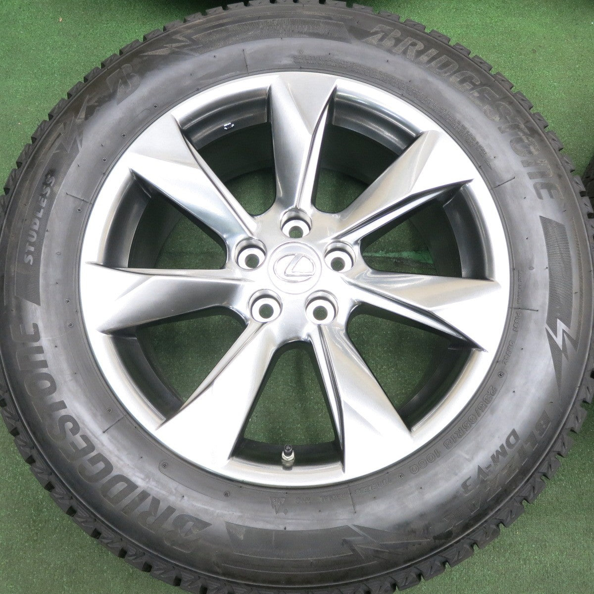 *送料無料* 超バリ溝！21年！綺麗！ほぼ10分★レクサス 20系 RX450h 純正 235/65R18 スタッドレス ブリヂストン ブリザック DM-V3 PCD114.3/5H★4033001HAス