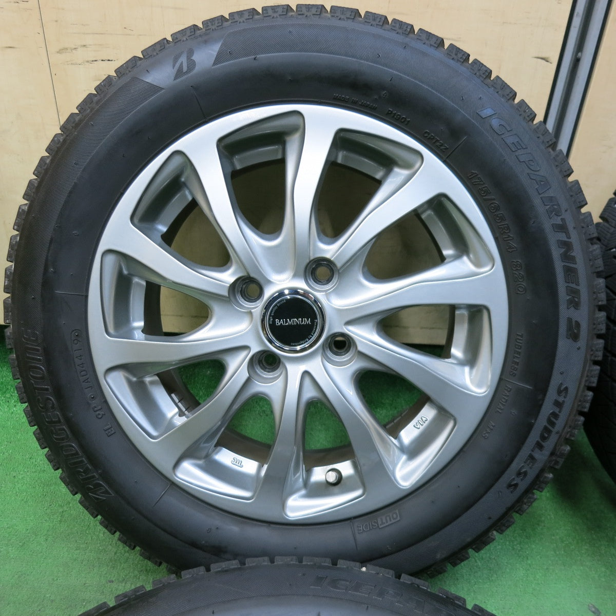 [送料無料] バリ溝！キレイ！8.5分★スタッドレス 175/65R14 ブリヂストン アイスパートナー2 BALMINUM バルミナ 14インチ PCD100/4H★4122703SYス