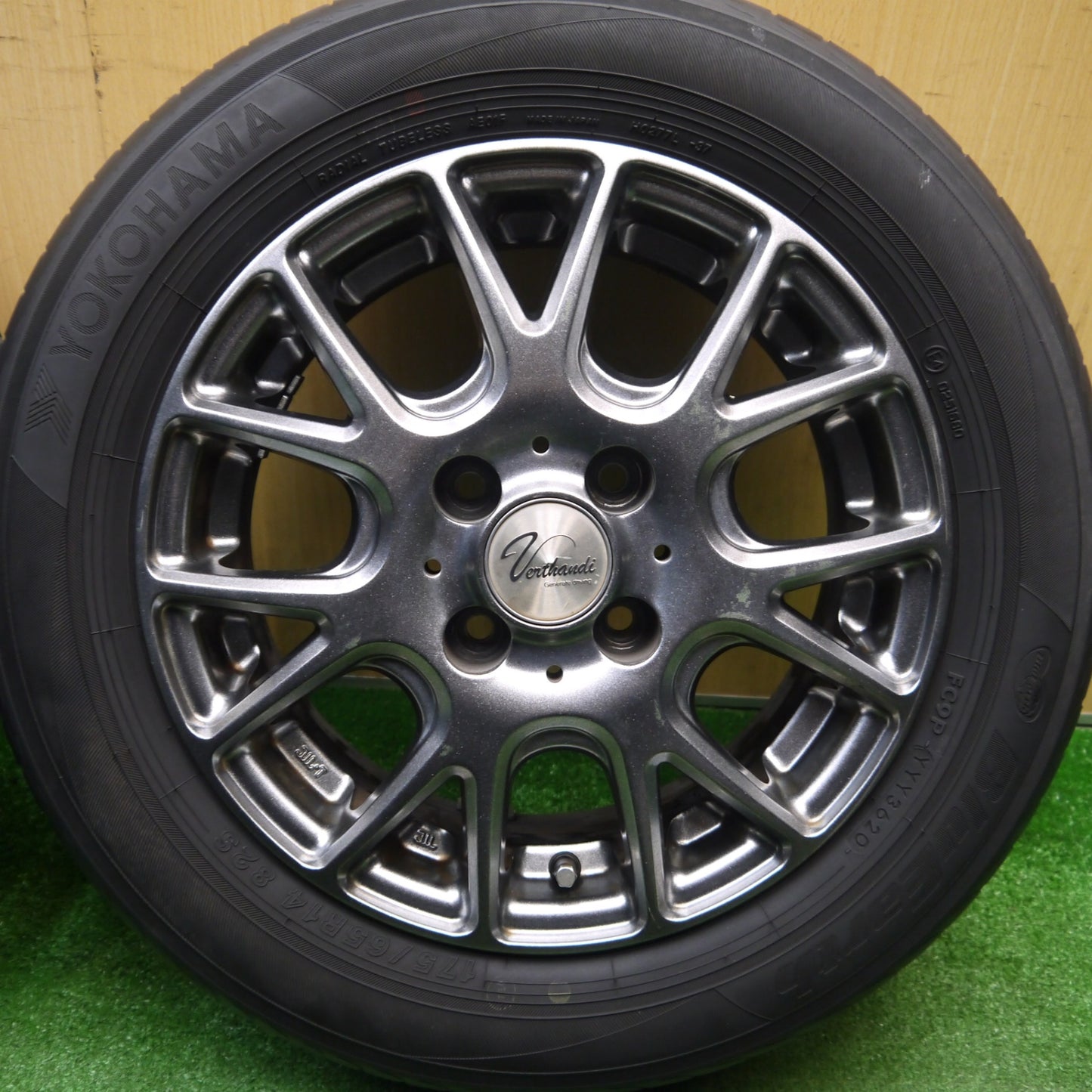 4本価格★175/65R14 ヨコハマ ブルーアース AE01F Verthandi ヴェルザンディ ヴェルサンディ 14インチ PCD100/4H★5121601Hノ