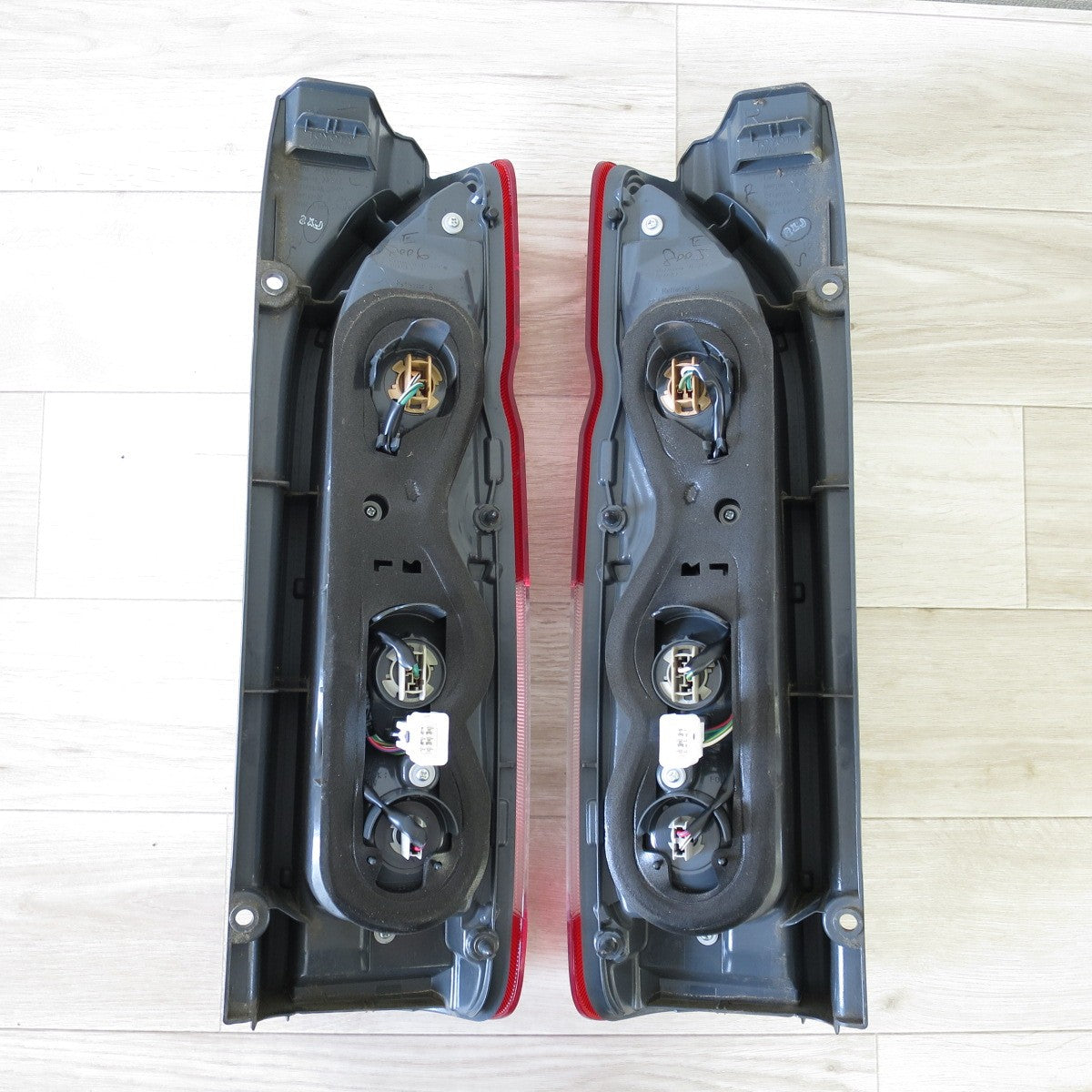 [送料無料] 左右セット◇トヨタ 200系 ハイエース スーパー GL 純正 テールランプ テールライト A045053 KOITO 26-140◇