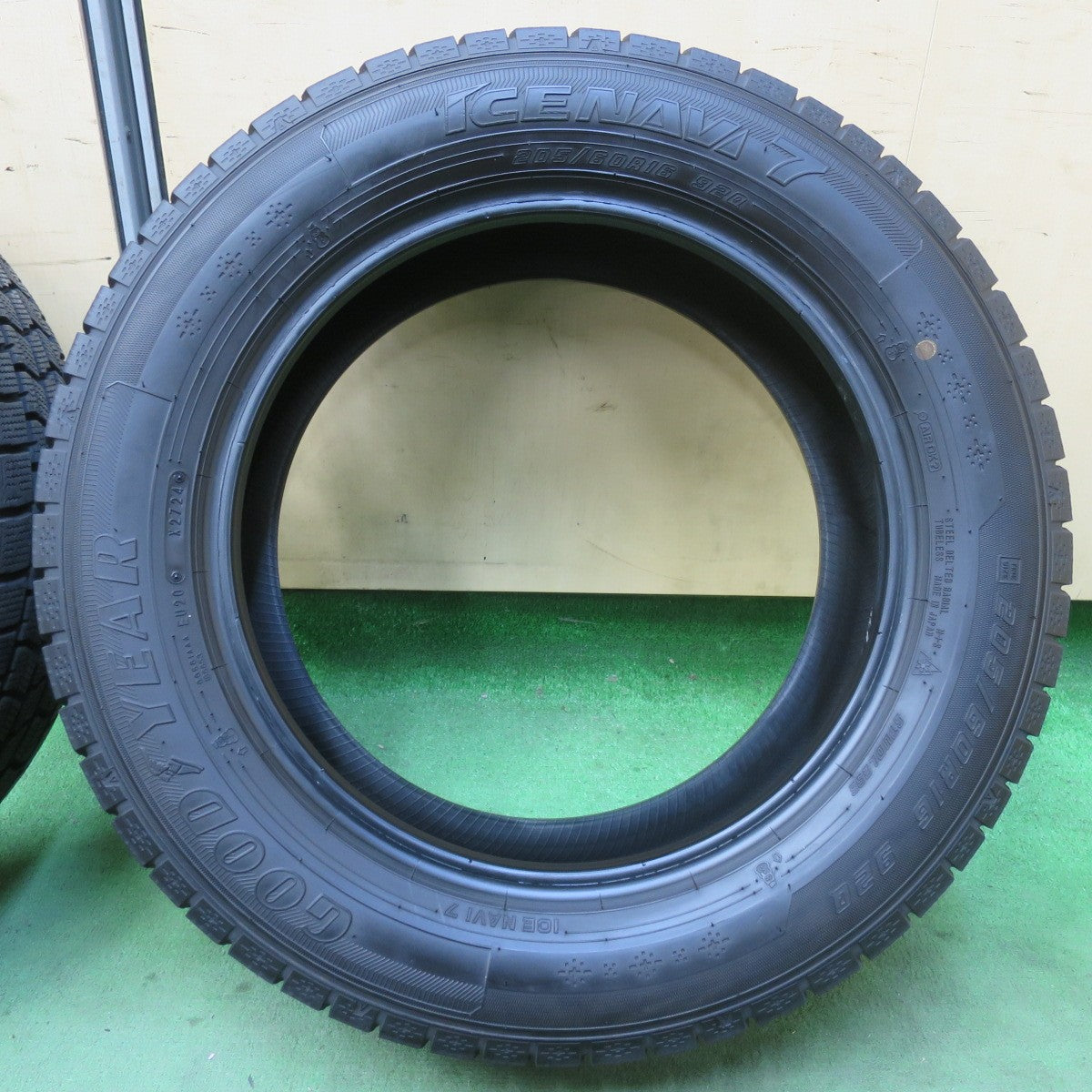 バリ溝！24年！ほぼ10分★スタッドレス 205/60R16 グッドイヤー アイスナビ7 タイヤ 16インチ ノア ヴォクシー プリウスα ステップワゴン 等★5120605イスタ