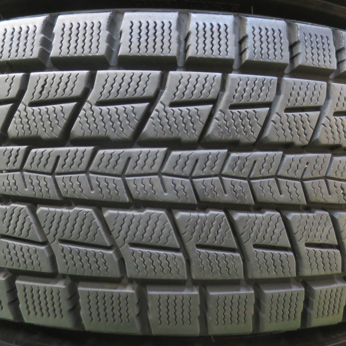 バリ溝！キレイ！9分★トヨタ 80系 ハリアー Gグレード 純正 225/60R18 スタッドレス ダンロップ ウインターマックス SJ8 18インチ PCD114.3/5H★5122906イス