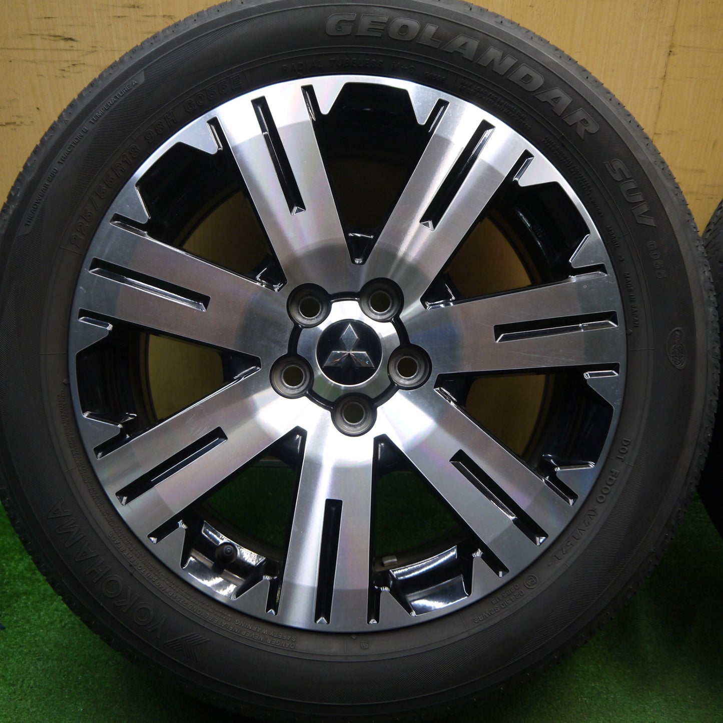 キレイ★三菱 デリカ D:5 純正 225/55R18 ヨコハマ ジオランダー SUV G055 G055E 18インチ D5 PCD114.3/5H★6031001Hノ