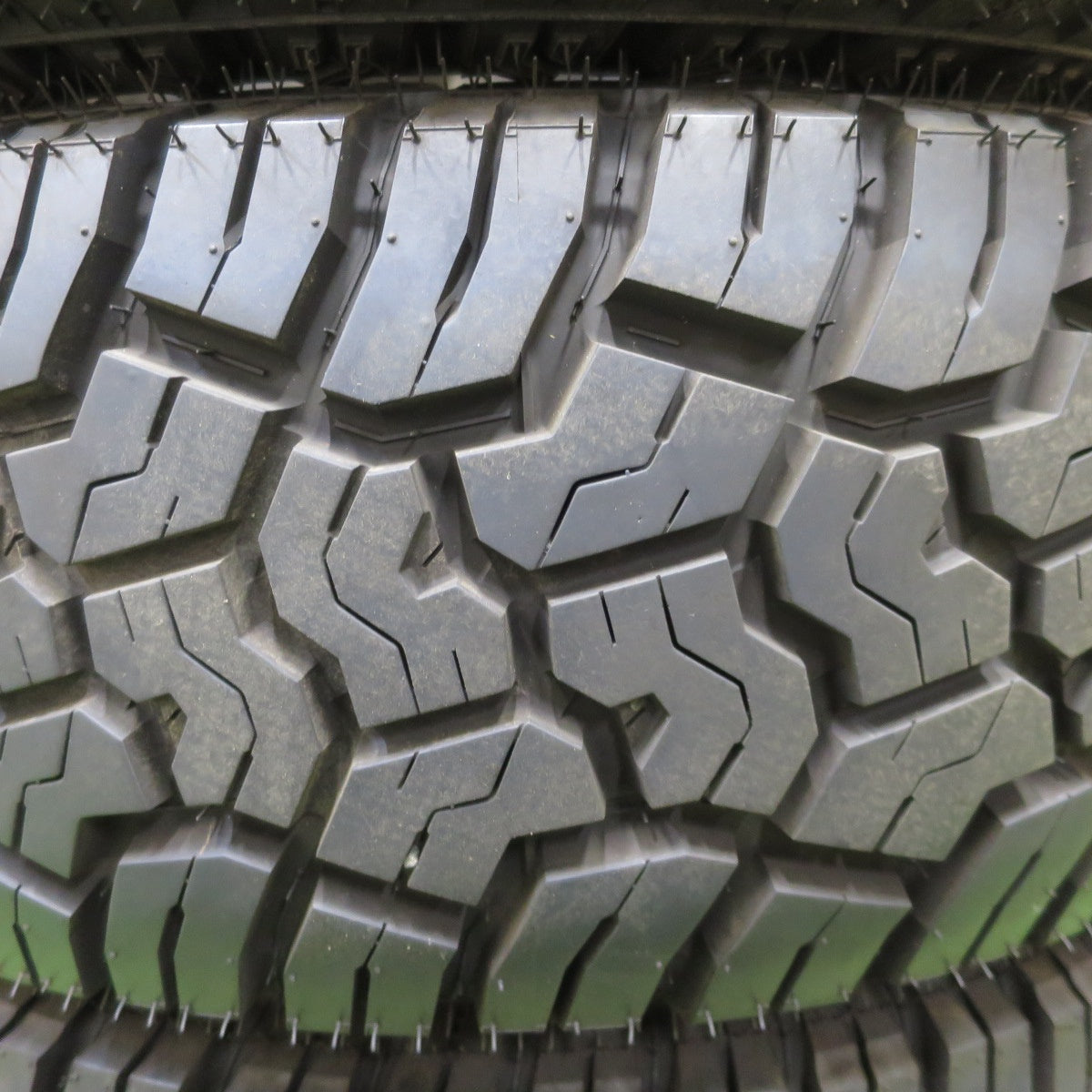 バリ溝！24年！9.5分★スズキ ジムニー 純正 ENKEI 245/70R16 118/115Q 10PR ヨコハマ ジオランダー X-AT 16インチ エンケイ PCD139.7/5H★6051302ナノ