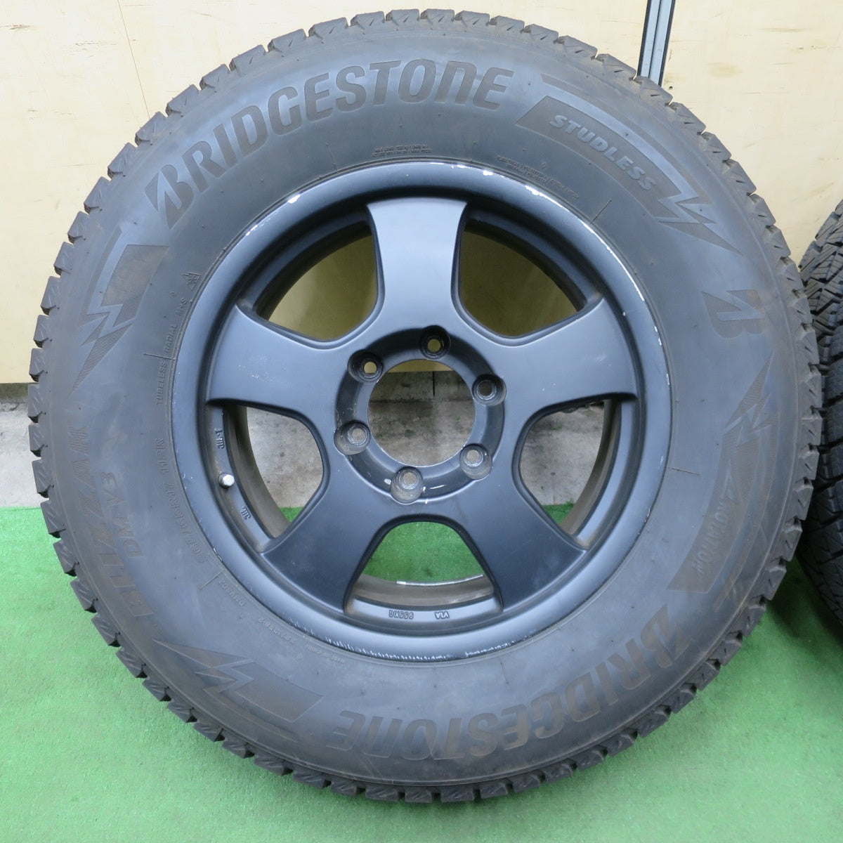 ほぼ未使用！25年★スタッドレス 265/65R17 ブリヂストン ブリザック DM-V3 社外 アルミ MA-952 17インチ PCD139.7/6H★6032402ナス