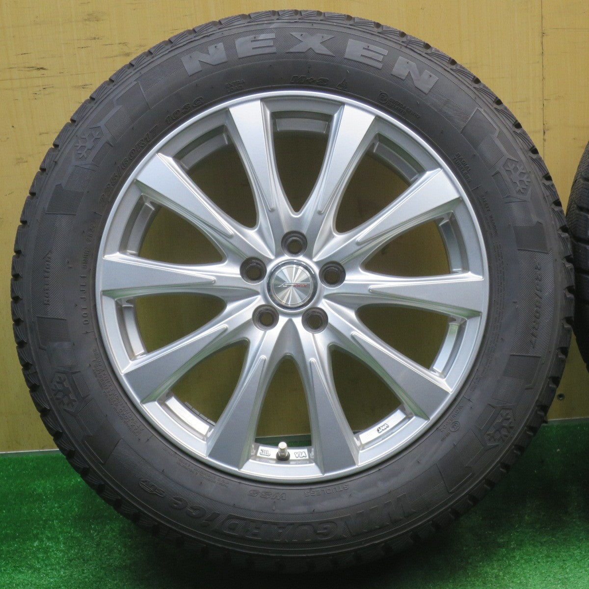 バリ溝！22年！キレイ！9.5分★XV 等 225/60R17 スタッドレス ネクセン ウィンガード アイス SUV JOKER ジョーカー 17インチ PCD100/5H★5110501NJス