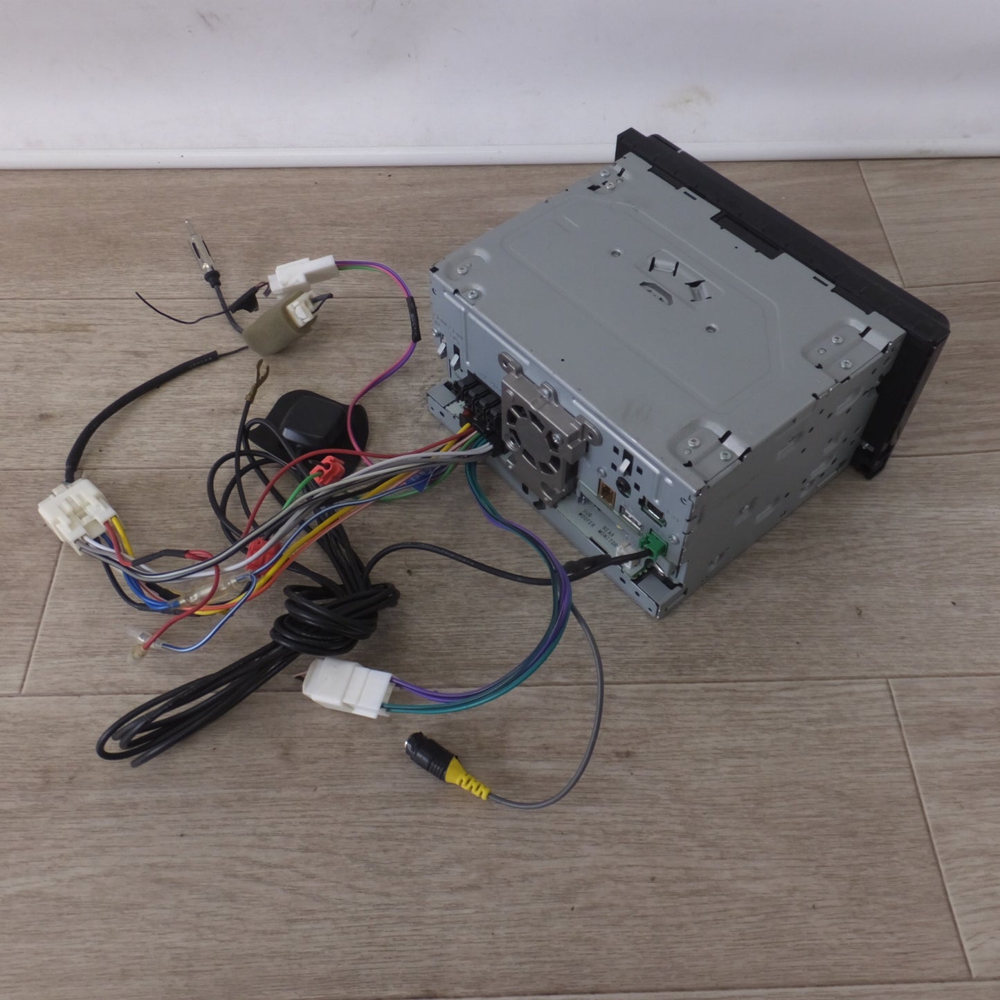 [送料無料] ★カロッツェリア carrozzeria AV一体型メモリーナビゲーション 楽ナビ AVIC-RW710(35)★