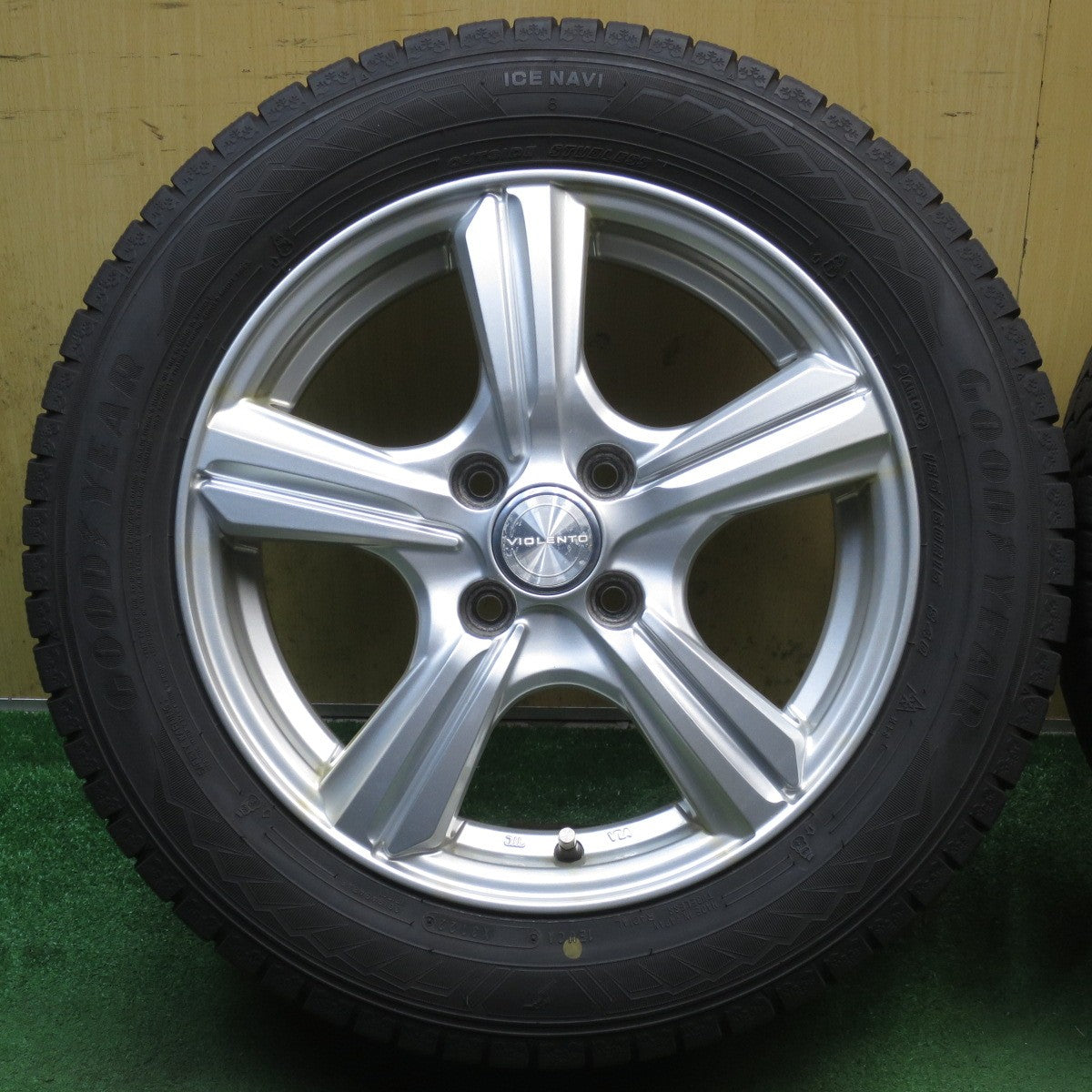 キレイ！22年◎スタッドレス 185/60R15 グッドイヤー アイスナビ8 VIOLENTO ヴィオレント 15インチ PCD100/4H◎6101203NJス