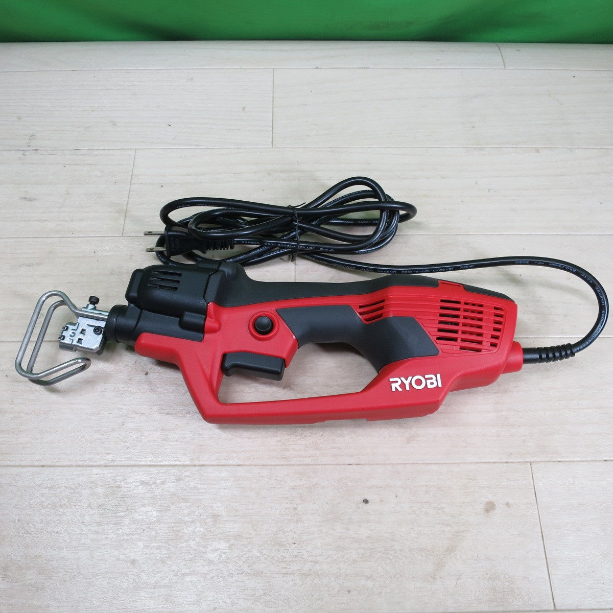 [送料無料] 美品！付属品付き☆京セラ 電気 のこぎり ASK-1010 電動 工具 切断機 ノコギリ KYOCERA 100V コード式☆