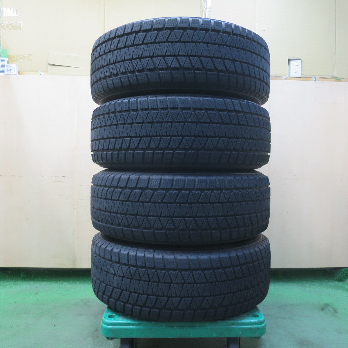 バリ溝！23年！キレイ！9.5分★スタッドレス 265/65R17 ブリヂストン ブリザック DM-V3 BAZALT X TYPE2 バザルト タイプ2 17インチ PCD139.7/6H★6040708イス