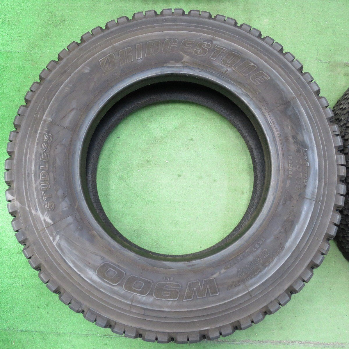 4本価格！22年★トラック タイヤ 265/70R19.5 140/138J スタッドレス ブリヂストン W900 19.5インチ★5021413イスタ