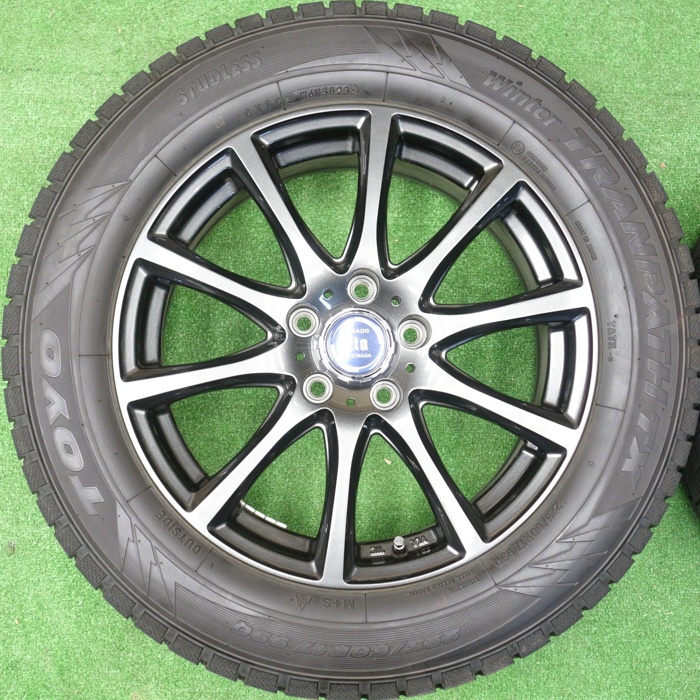 ほぼ未使用！23年！キレイ★スタッドレス 225/60R17 トーヨー ウインター トランパス TX TIRADO Eta LA STRADA ティラード ラストラーダ 17インチ PCD114.3/5H★5121802KTス