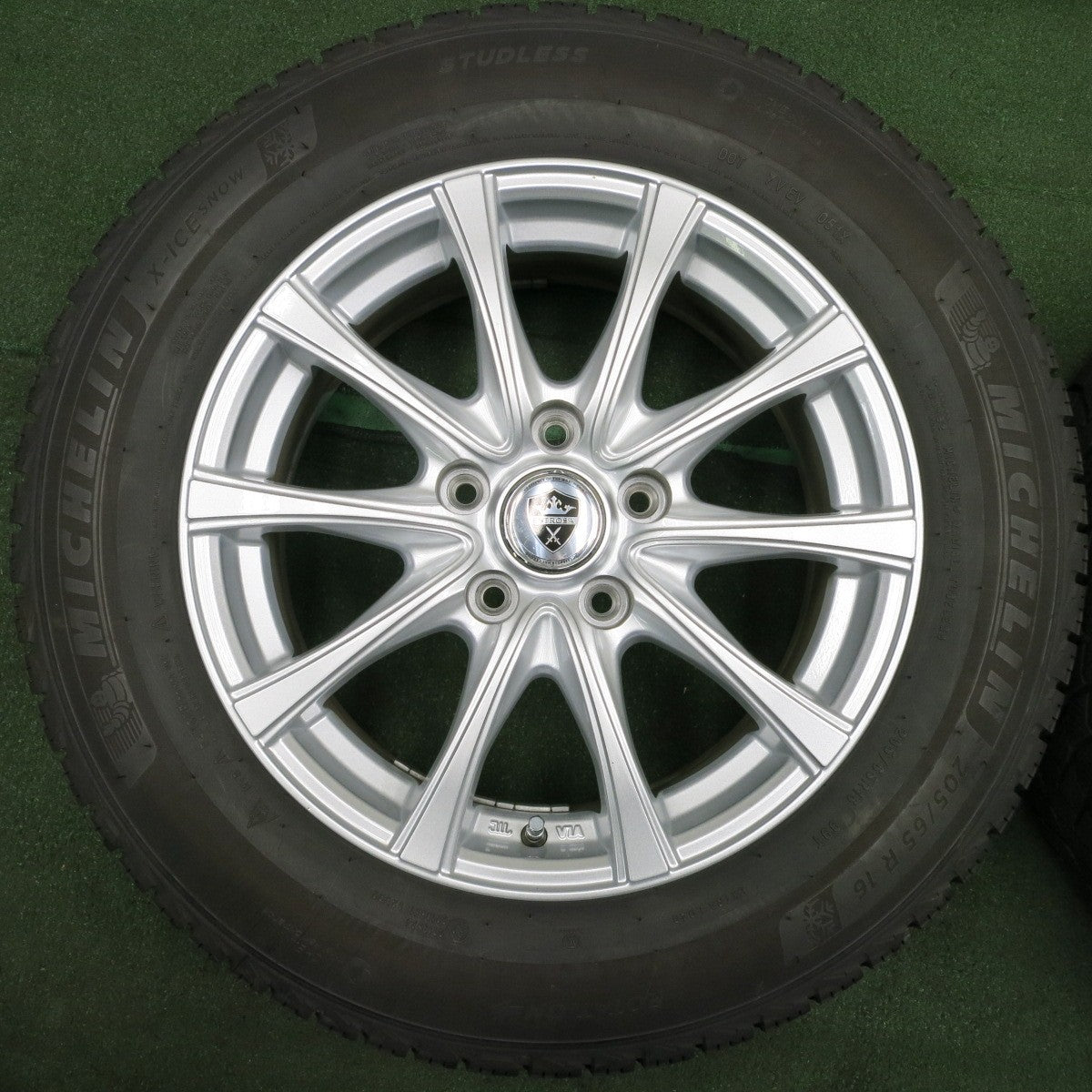 *送料無料* バリ溝！21年！綺麗！8.5分★スタッドレス 205/65R16 ミシュラン X-ICE SNOW ESTROSA エステローザ 16インチ PCD114.3/5H★4042502NJス