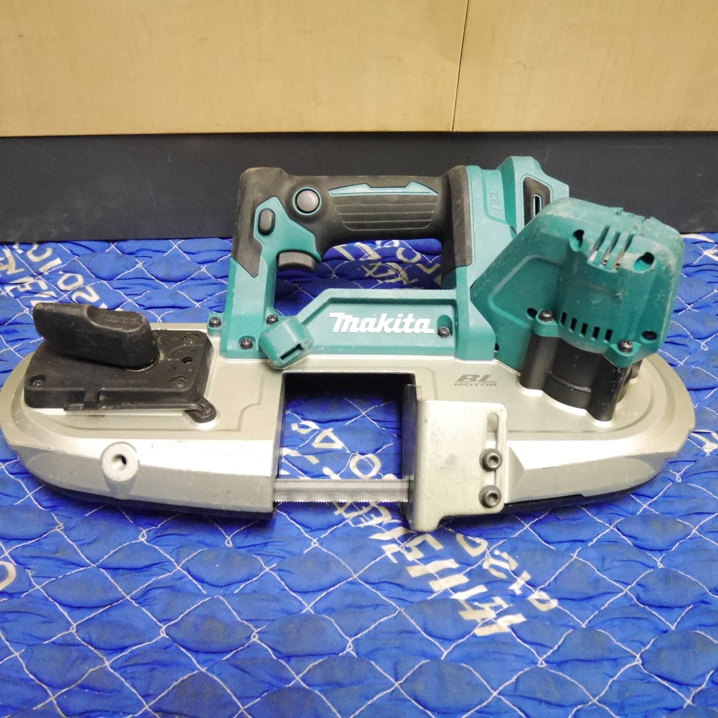 [送料無料] ☆マキタ 充電式 ポータブル バンドソー PB183D 電動 工具 切断機 makita 18V☆