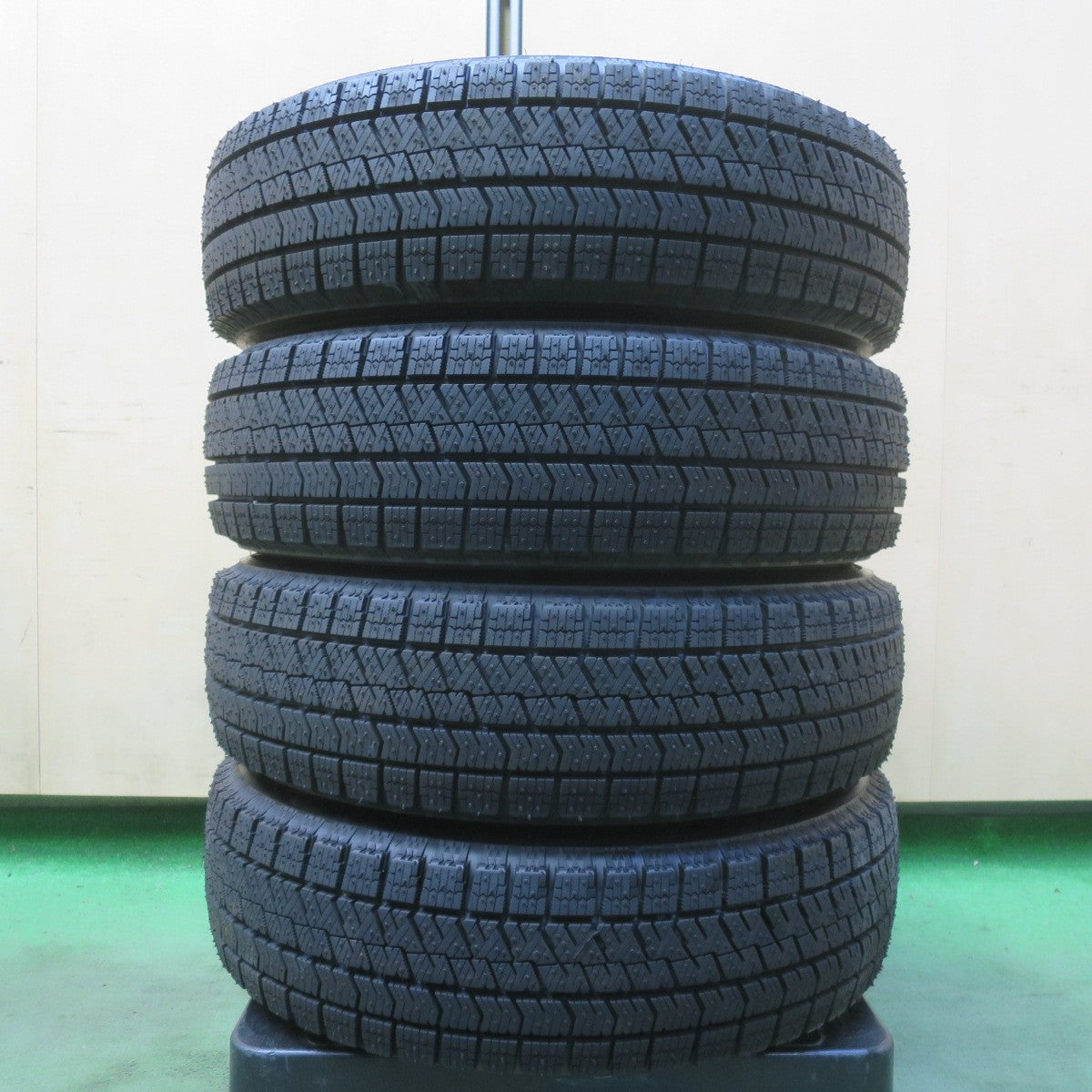 ほぼ未使用！23年◎ホンダ JF1 JF2 N-BOX 純正 155/65R14 スタッドレス ブリヂストン ブリザック VRX2 14インチ PCD100/4H◎6083106イス