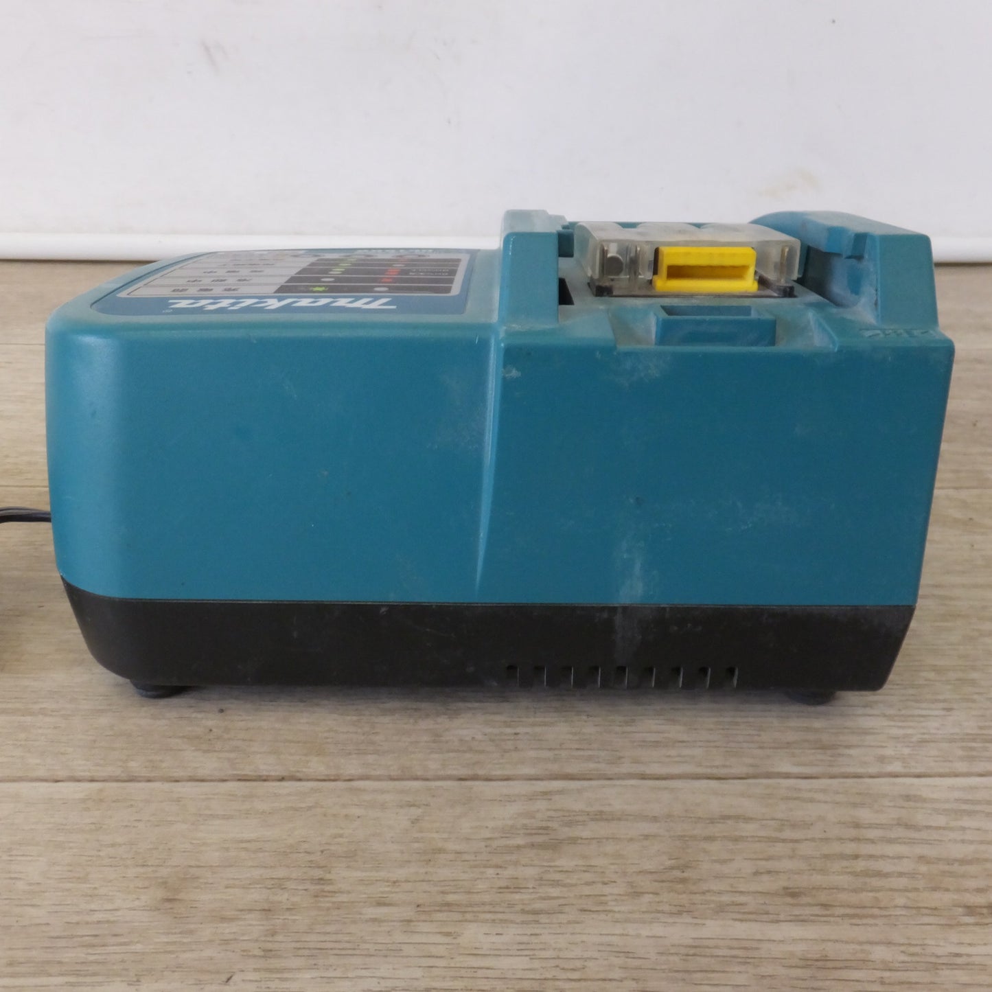 [送料無料] ★マキタ makita 充電器 DC18RB　入力 AC100V 50-60Hz 430VA　出力 DC7.2-18V 9A★