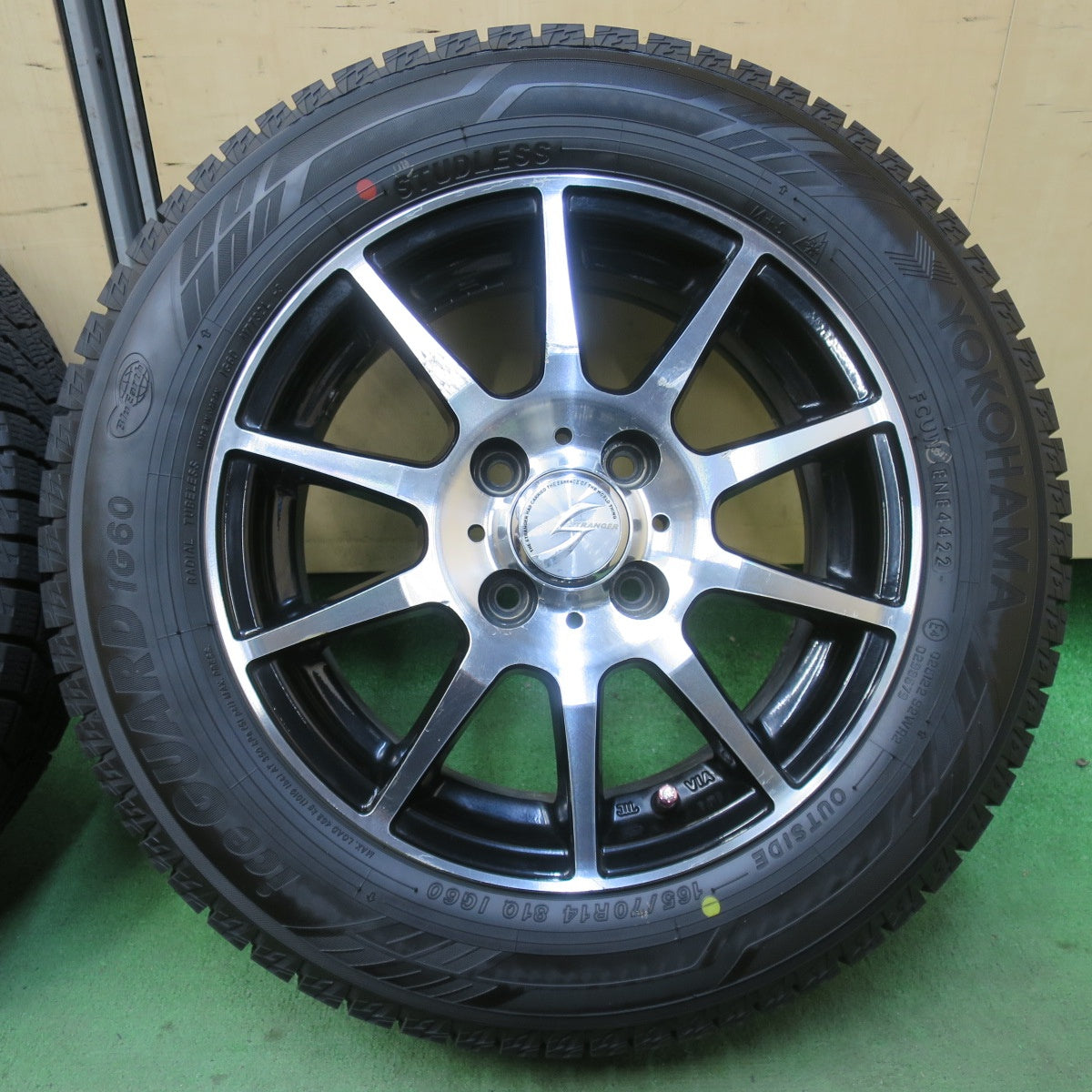 ほぼ未使用！22年★スタッドレス 165/70R14 ヨコハマ アイスガード iG60 STRANGER ストレンジャー 14インチ PCD100/4H★5120612イス