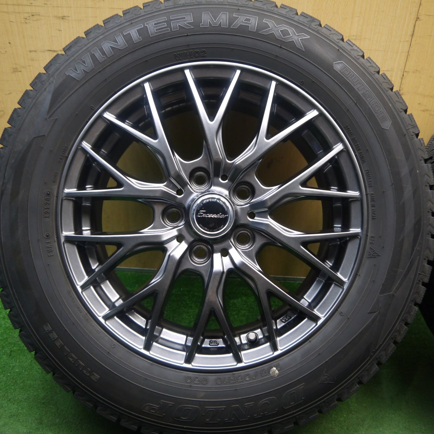 バリ溝！キレイ！9.5分★スタッドレス 205/65R16 ダンロップ ウインターマックス WM02 Exceeder エクシーダー 16インチ PCD114.3/5H★5092907Hス