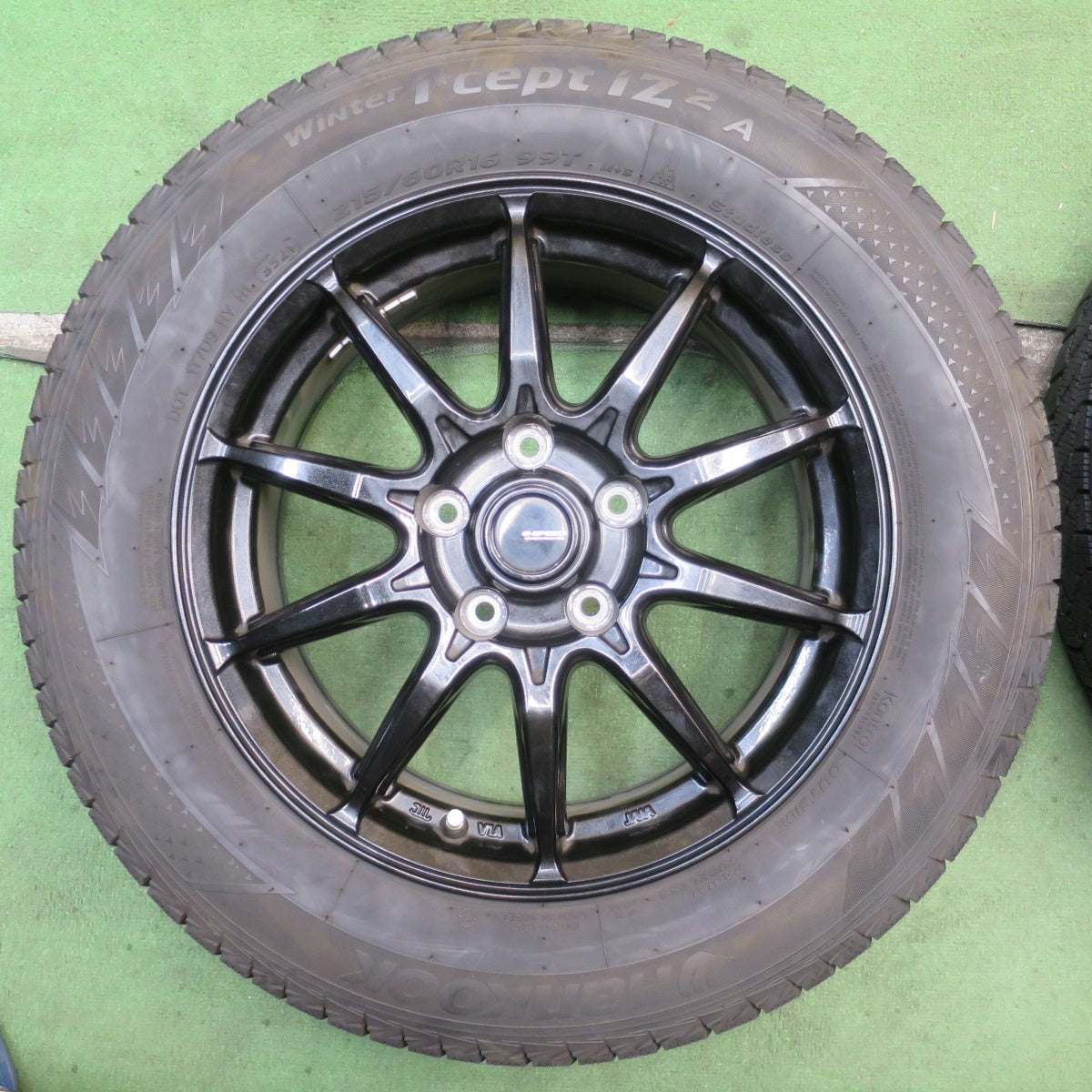 バリ溝！キレイ！9.5分◎スタッドレス 215/60R16 ハンコック ウインター アイセプト IZ 2A G-SPEED Gスピード 16インチ PCD114.3/5H◎6072405NJス