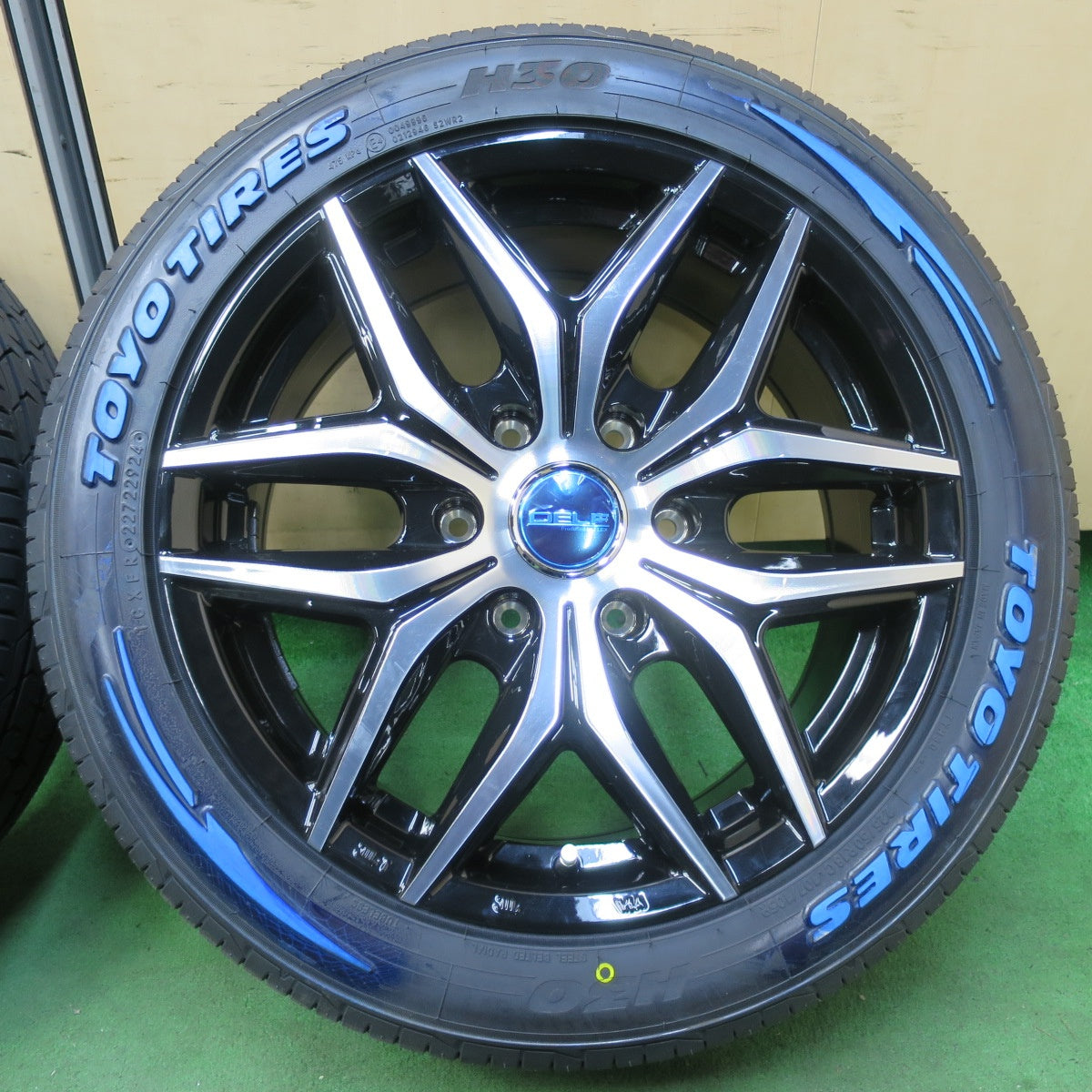 [送料無料] 未使用！24年★ハイエース DELF 01 FLEX 225/50R18C 107/105R トーヨー H30 18インチ デルフ フレックス PCD139.7/6H★5031008イノ