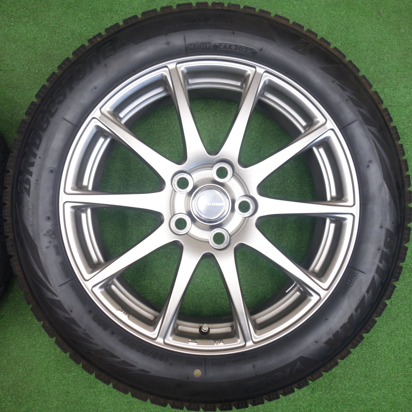 バリ溝！23年！キレイ！9.5分★スタッドレス 195/60R17 ブリヂストン ブリザック VRX2 ECO FORME エコフォルム 17インチ PCD114.3/5H★6031102KTス