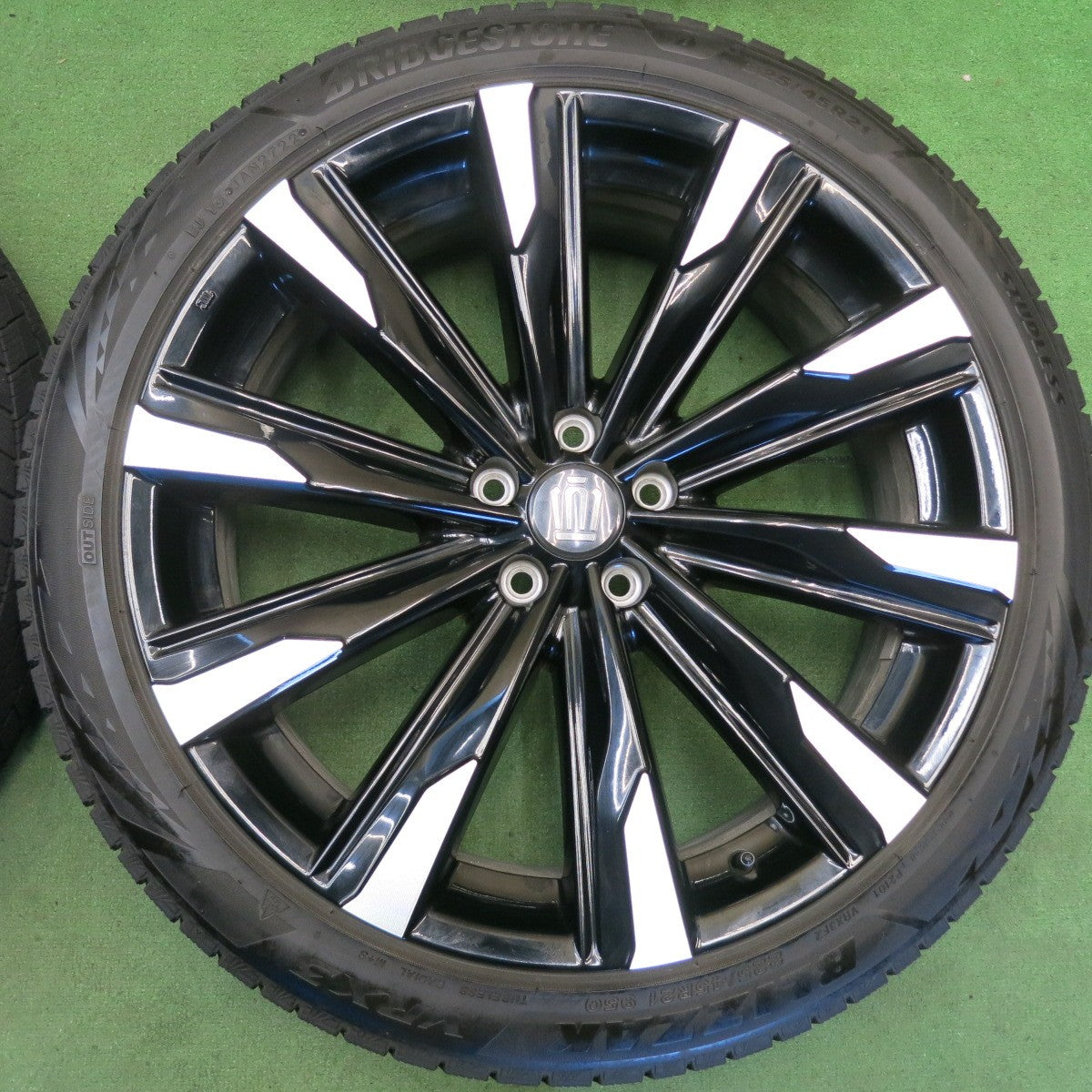 バリ溝！22年！キレイ！9.5分◎トヨタ クラウン クロスオーバー RS 純正 225/45R21 スタッドレス ブリヂストン ブリザック VRX3 21インチ PCD114.3/5H◎6070908HAス
